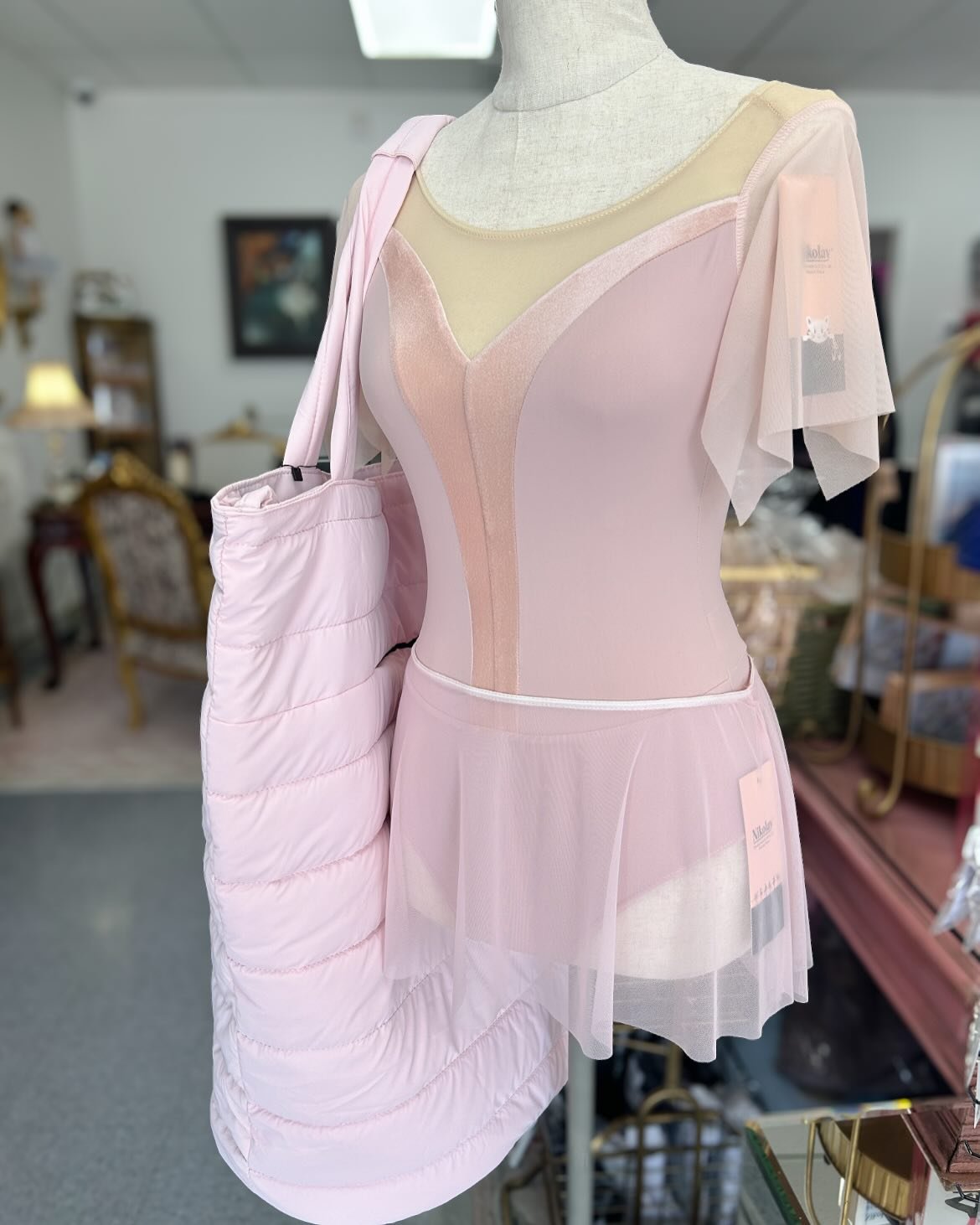 Come by and shop our beautiful styles until 4 p.m with us today!!🤩🩰🩷
&bull;
&bull;
#tutusandribbons #dance #ballet #boutique #sanantonio #shop