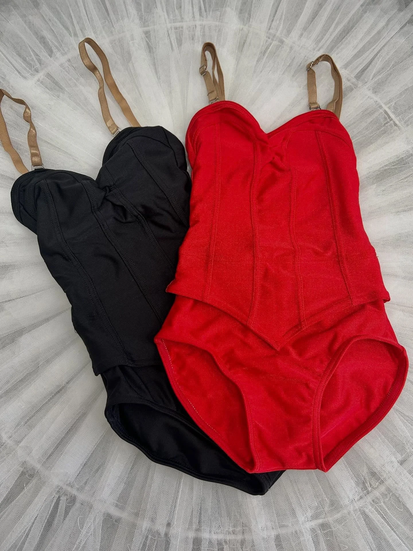 New boo-tiful Mondor Leotards have arrived! Red &amp; black perfection just in time for the spooky season 
&hearts;️🩰🖤
@mondor.performance 
&bull;
&bull;
#tutusandribbons #tutusandribbonssanantonio #dancewear #newarrivals #halloween #fall #ballet #