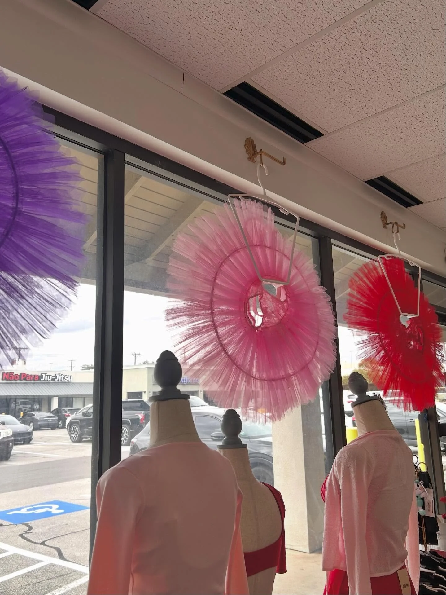 Happy Tutu Day! 🩰✨ Today (2/2) we are celebrating the craft, the tradition, and the sheer magic of the stage.
Did you know we offer a Professional Tutu Rental service? Get that custom, high-end look for your next competition or performance without t