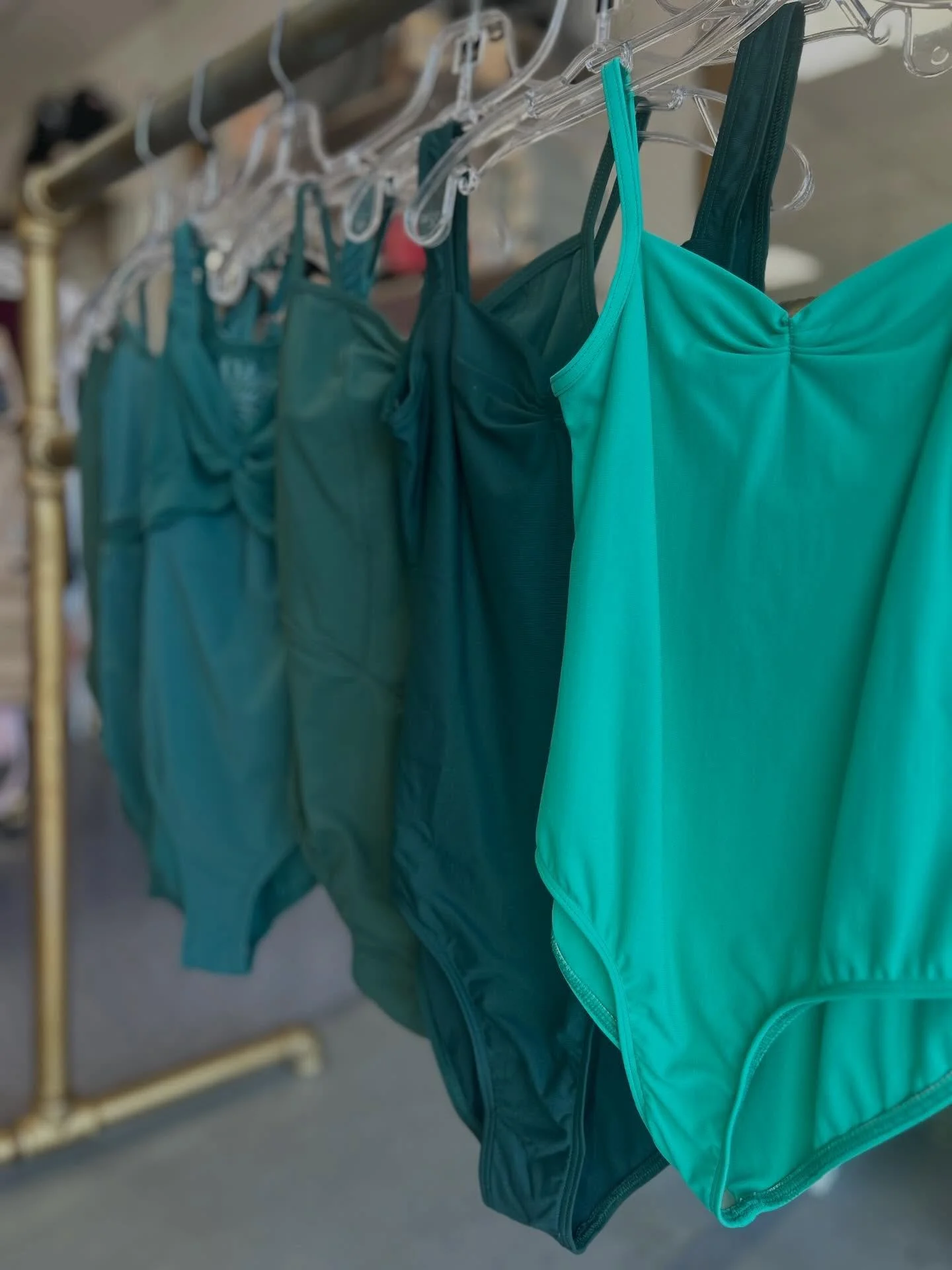 New leo. Fresh bun. Good class energy 💚
All green is 15% off before St. Patrick&rsquo;s Day ☘️
Because sometimes the right outfit really does change the whole vibe

Follow for local dance restocks + class vibes 💚
&bull;
&bull;
#tutusandribbons #stp