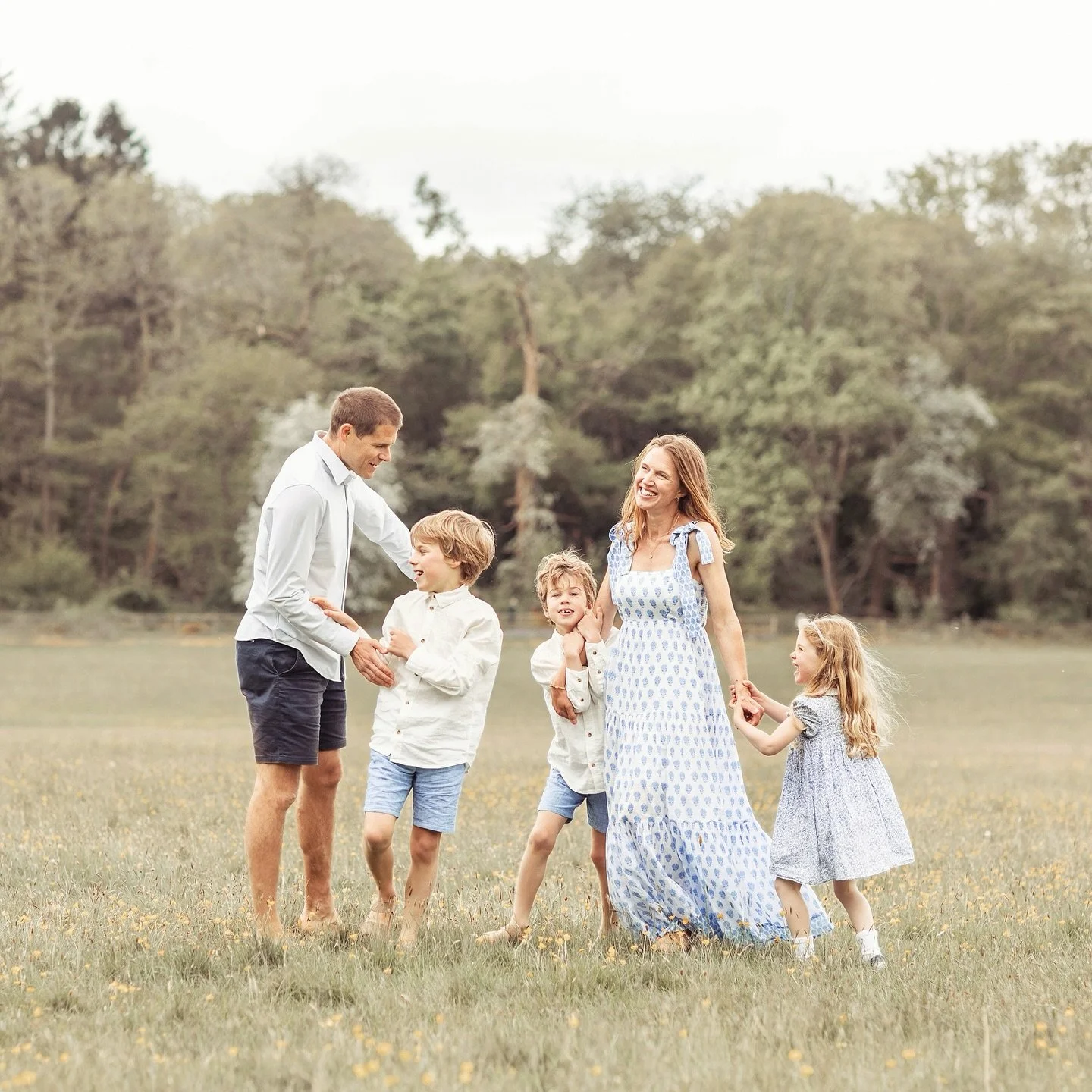 Wow! My third post of the year 😱 things have been crazy busy, I&rsquo;ve been non-stop since the start of my season in Spring, and captured nearly 70 families since then. 

So happy to be sharing one of my faves today from the Spring Minis back in M