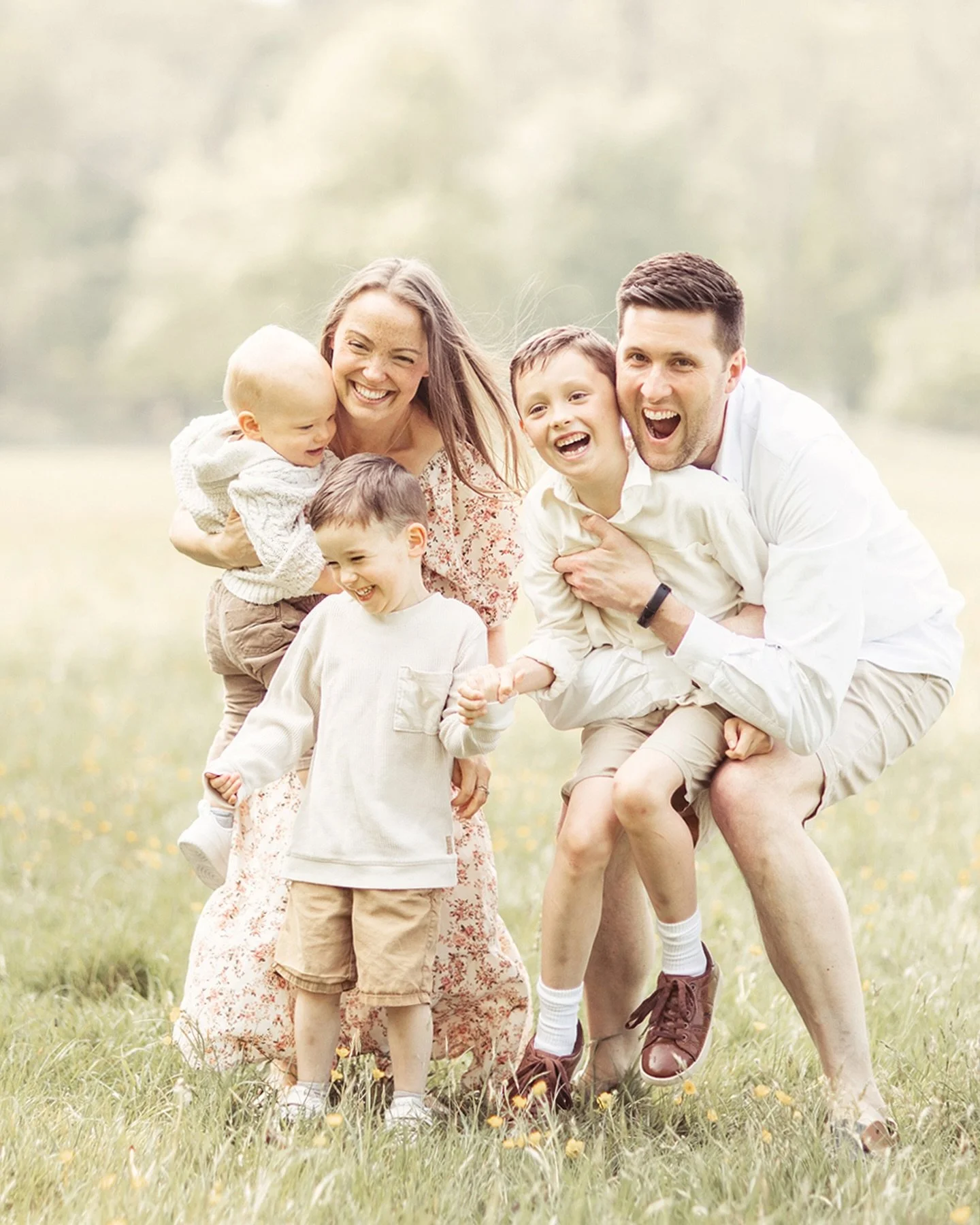 Absolutely dying over here waiting for my Spring Minis to start in just over a weeks time&hellip;

I.could.not.be.more.excited!!!!! 

Sharing one of my faves from last May (which is ramping up my excitement even more! 🥰)&hellip; The stunning and swe