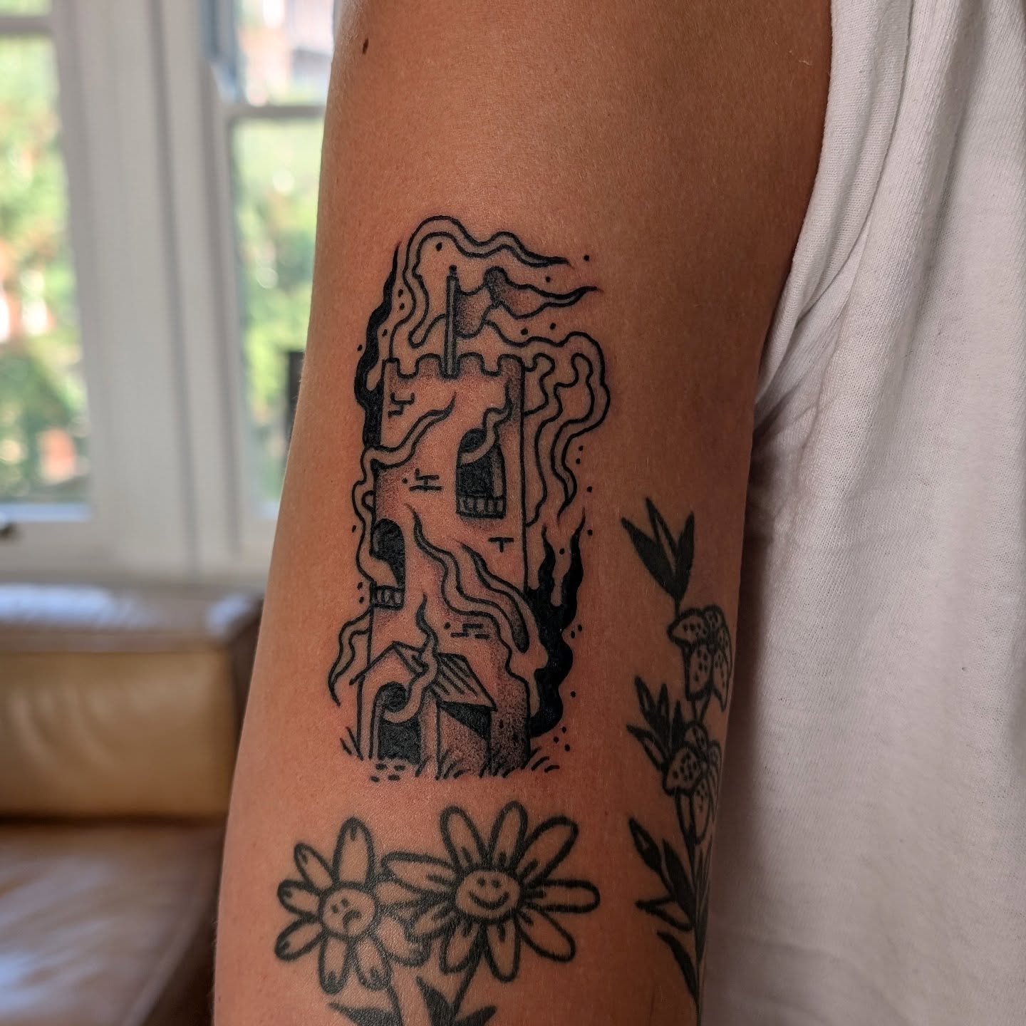 The burning tower from my flash day sheet, thanks for coming in! Would love to do more like this ✨
.
Done at @niramittattoostudio 
.
#tattooideas #ink #inked #blackwork #illustration #linework #nottinghamtattoo #tattoos #tattoodesign  #mellow #notts 