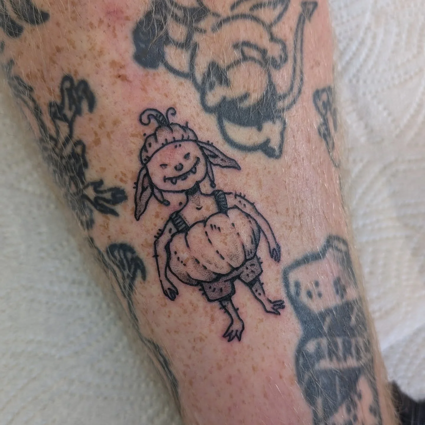 Happy Halloween 🎃🐛🎃 
Some pieces I had the pleasure of doing on my autumn flash day, thanks for the bookings lately guys! I'm currently booking for November and December, just message me with your enquiries 🙂&zwj;↕️
.
Done at @niramittattoostudio