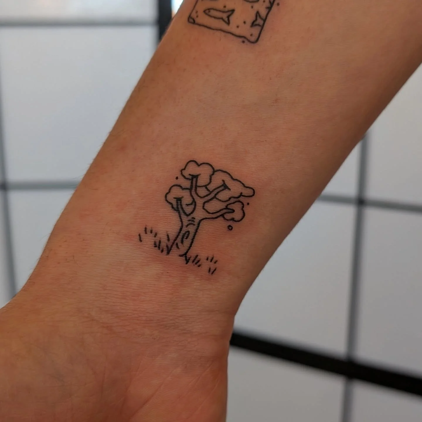 A lovely little set of tiles for Nick this frosty morning, thanks for coming in mate! So nice to meet you 🤝🏼 go check out his work @nickthecraftsman to see some really nice wood work and carving 🌿
Always up for more tile tattoos! Just message me t