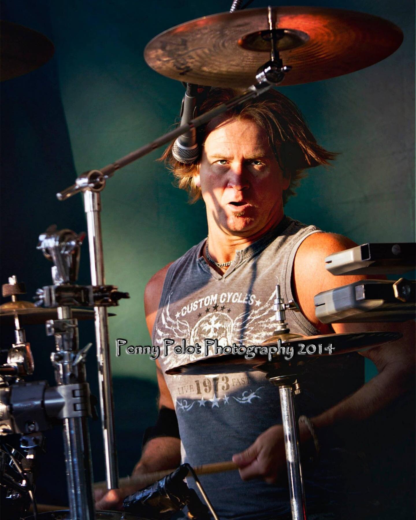 Tim Karbo 

#rock #drummer #themachine