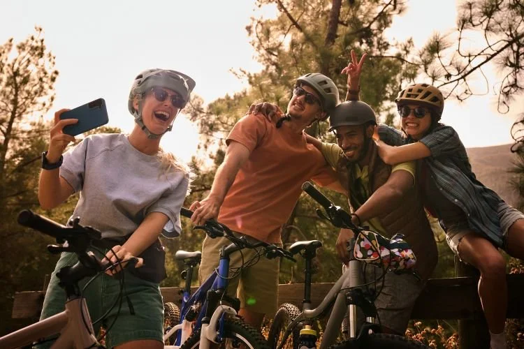 21948_MaEajQ_weiss_biking_a_0128_v1.jpg