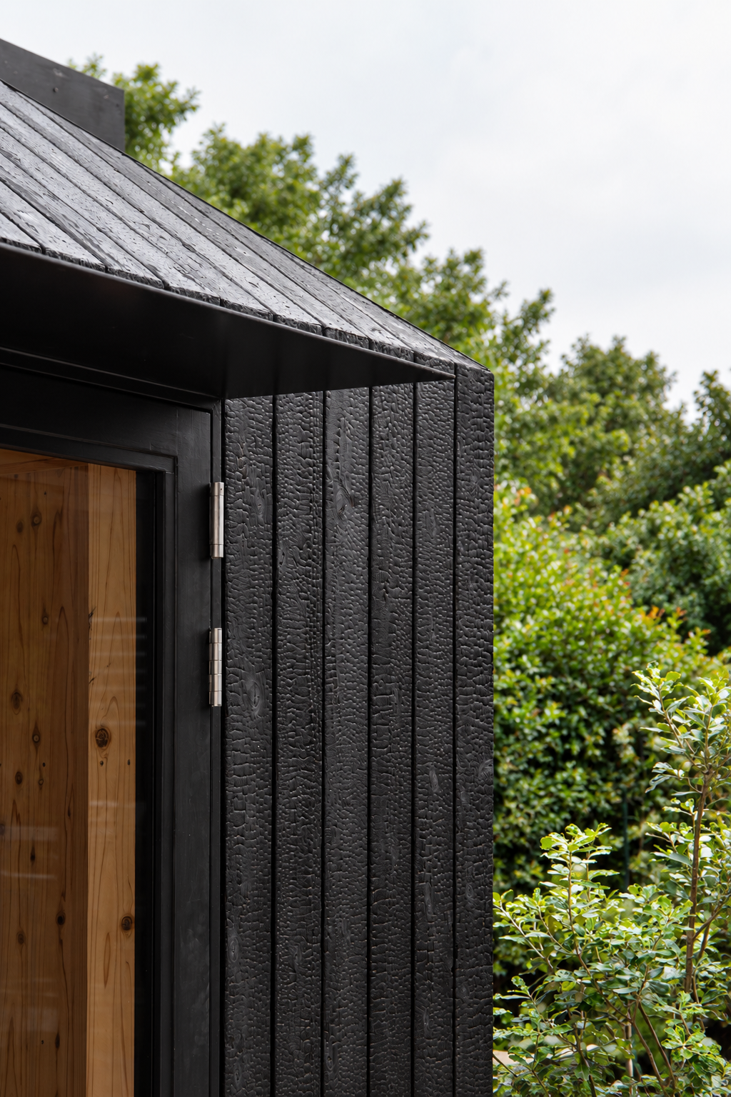 Charred Timber Sauna with Aluminium Brow.png