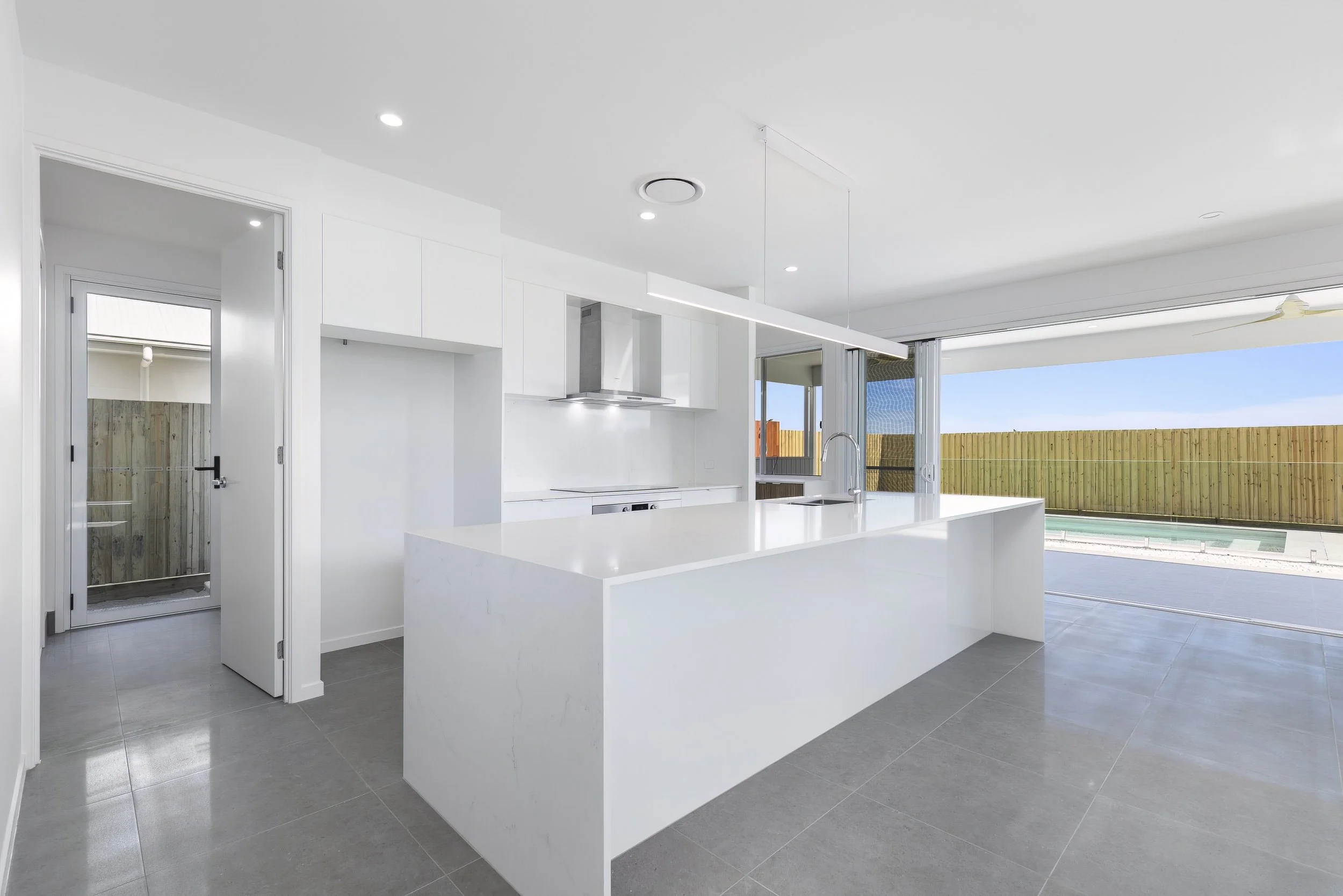 007_Open2view_ID814775-L3417_Poppy_Street.jpg