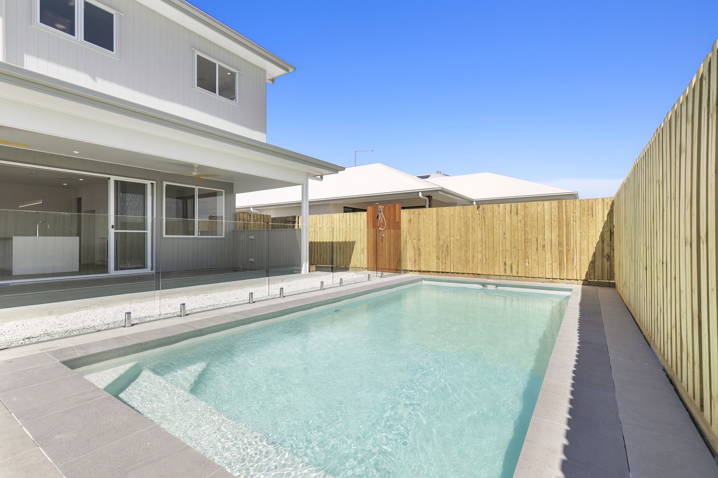 003_Open2view_ID814775-L3417_Poppy_Street.jpg
