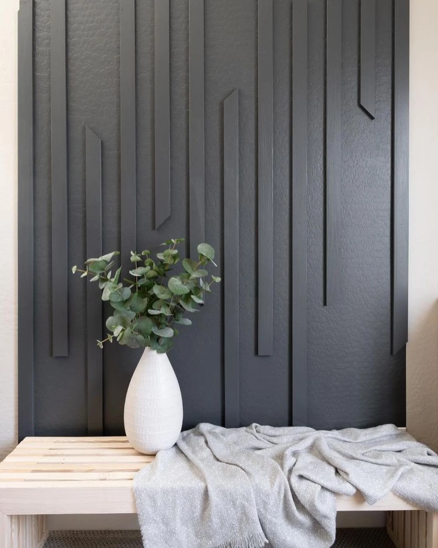 Save this post for some accent wall Inspo! Scroll for more 🙌

&gt;&gt; Accent walls - do&rsquo;s/dont&rsquo;s

- Color choice is important, however shape of the wall is more important! Your eyes naturally go to the darker areas of the wall and notic