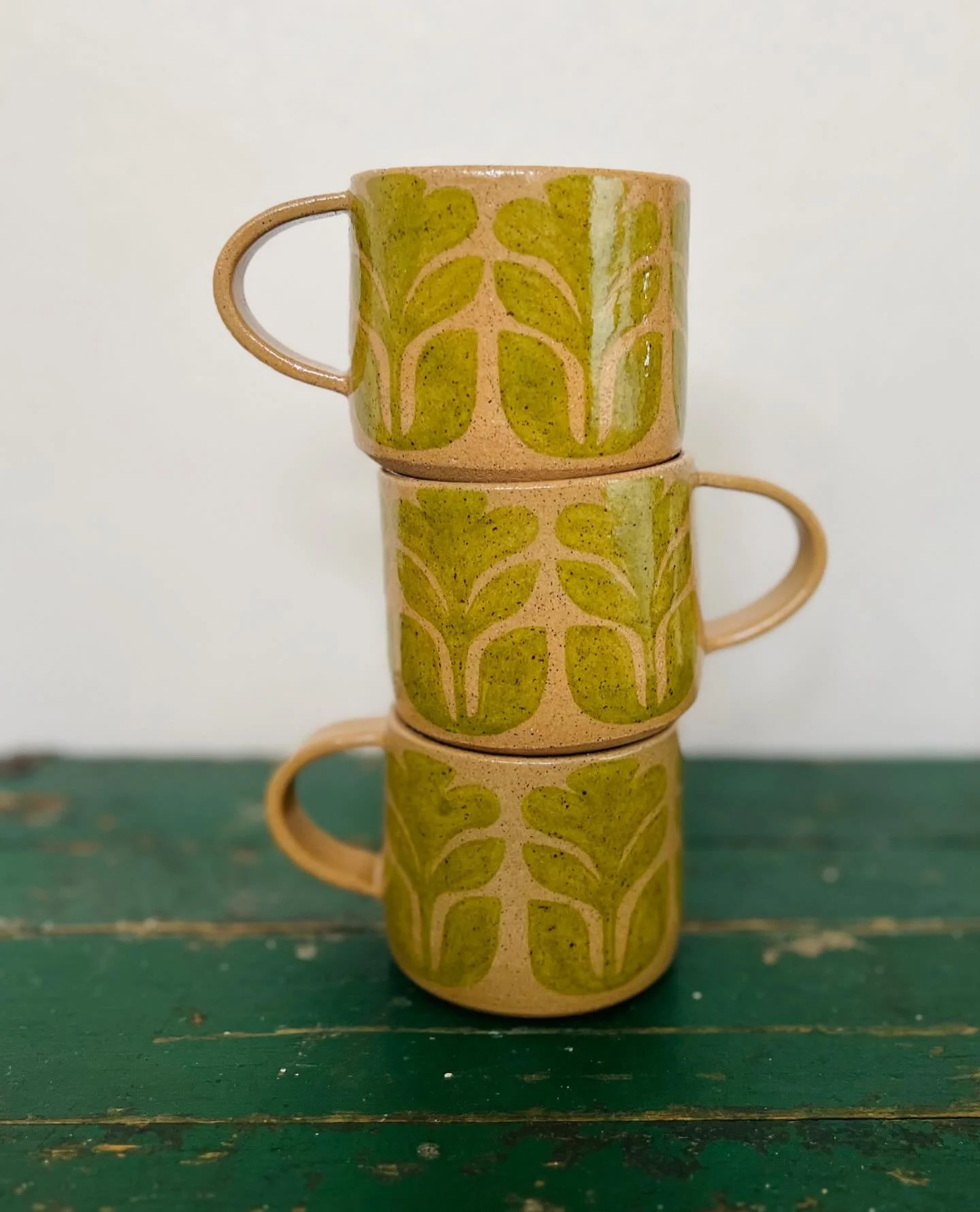 🫒🫒🫒

Olive green floral tapestry mugs are available!