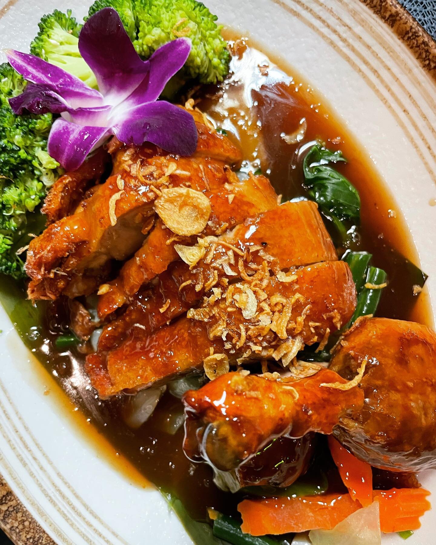 Flavors and taste galore 💫
&ldquo;Duck Tamarind&rdquo;

📍Lan Larb Chiangmai 

#lanlarbchiangmai 
☎️ (646) 895-9264
📍227 Centre st. NY
⏰11:30AM-10:00PM

#soho #thaifoodisthebest #bestthaifood #chiangmai #thaistreetfood #nyc #northernofthailand 
#ne