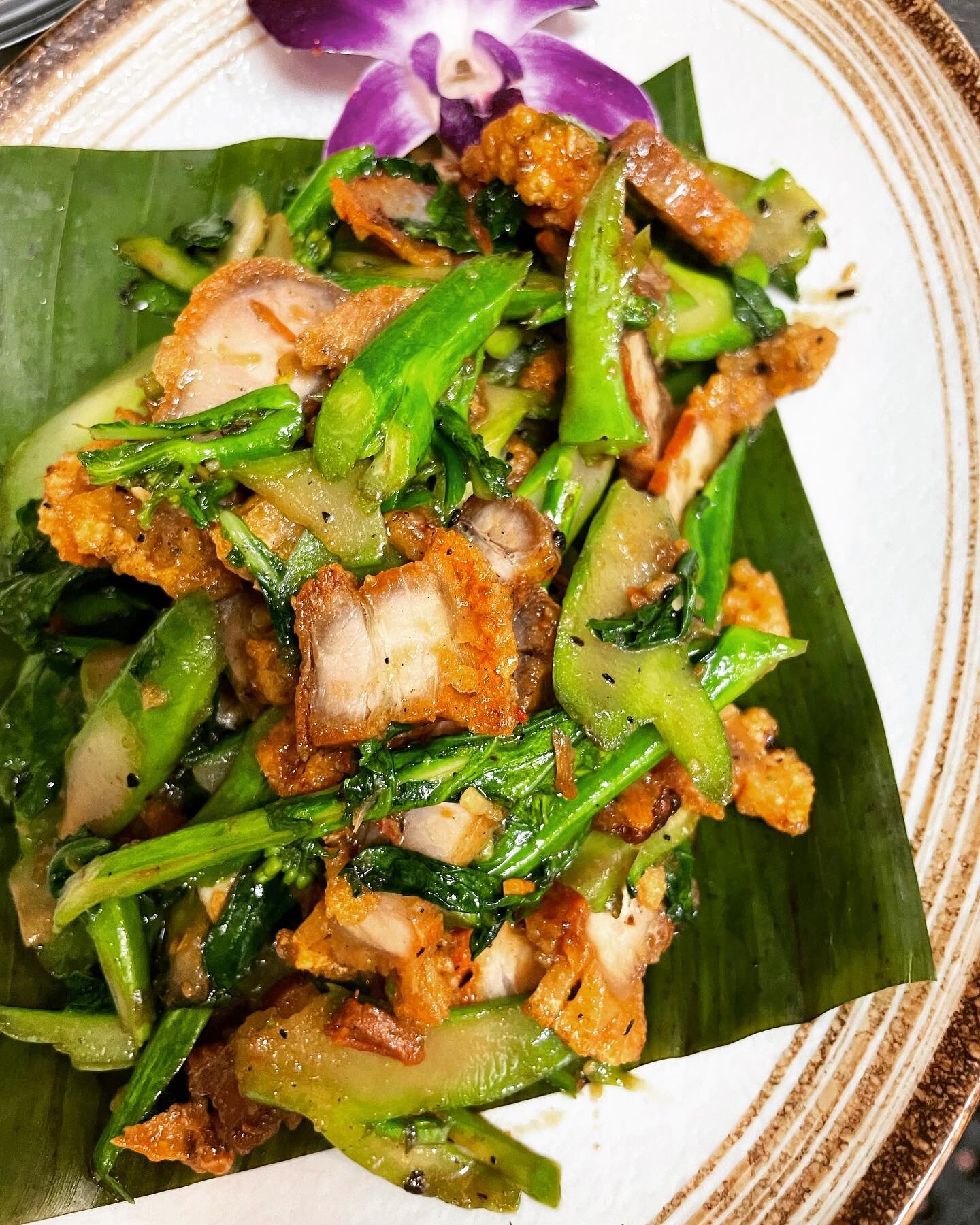 We will fill your belly with Crispy Pork Belly 🫰🏼 &ldquo;ka na moo krob&rdquo; 

📍Lan Larb Chiangmai 

#lanlarbchiangmai 
☎️ (646) 895-9264
📍227 Centre st. NY
⏰11:30AM-10:00PM

#soho #thaifoodisthebest #bestthaifood #chiangmai #thaistreetfood #ny