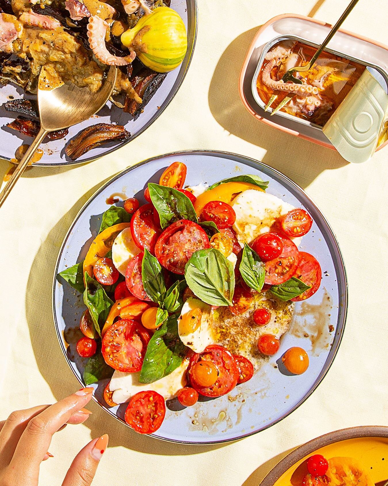 Another day another tomato. What&rsquo;s a girl to do? Simple caprese with a side of roasted eggplant, shallots, pickled figs and tinned octopus. 

#dinner #dinnerideas #tomatoseason #tomatoes #yummy #octopus #tinnedfish #tinnedseafood