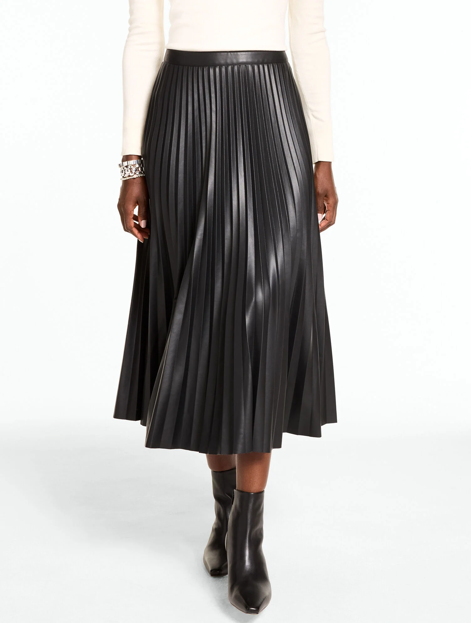 lthr pleat 2.png