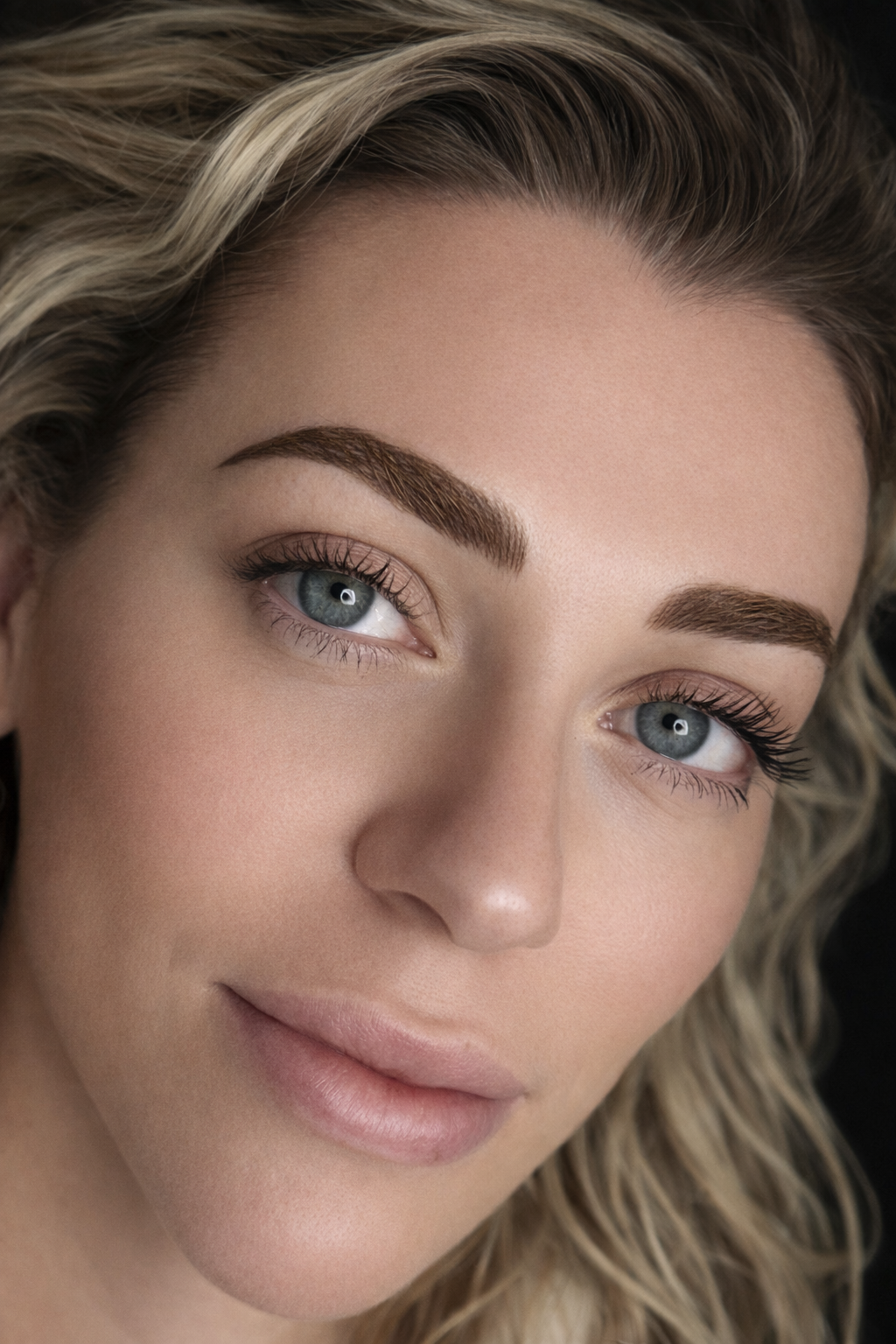Close-up of natural nano brows created with machine hairstroke permanent makeup, showing soft, realistic eyebrow strokes designed for sensitive or mature skin with minimal trauma and fast healing.