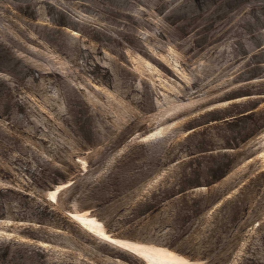 Zabriskie
#nationalparkgeek #usnationalparks #pictureourparks #usnationalparks #deathvalley #deathvalleynationalpark #badlands #zabriskiepoint #houseoftones #gameofvisuals #capturelandscapes #global_hotshotz #lightandexposure #wonderful_places #natur