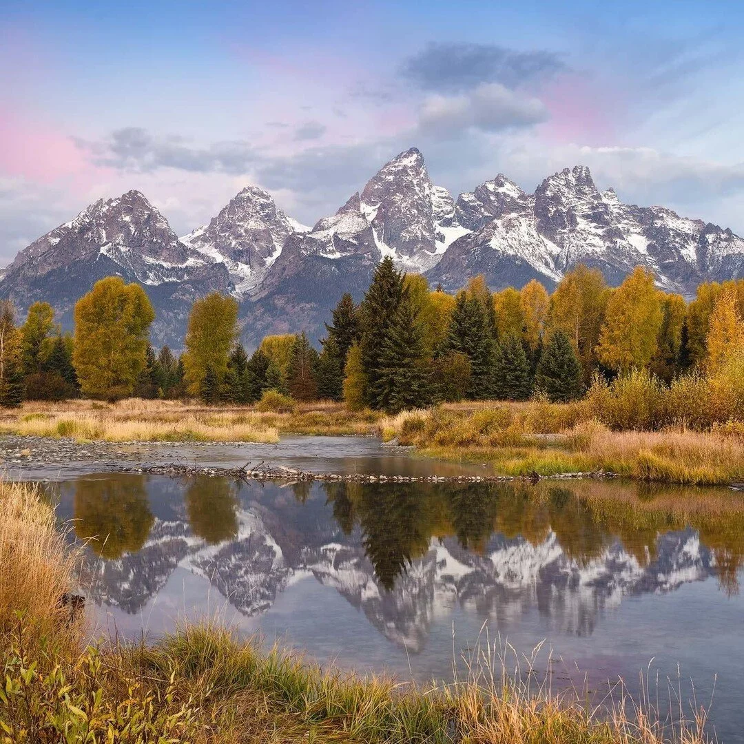 Grand Tetons Sunrise
#nationalparkgeek #usnationalparks #pictureourparks #usnationalparks #grandtetonsnationalpark #schwabacherslanding #grandtetons #grandtetonsfallfoliage #ig_world_colors #light_shots #houseoftones #gameofvisuals #capturelandscapes