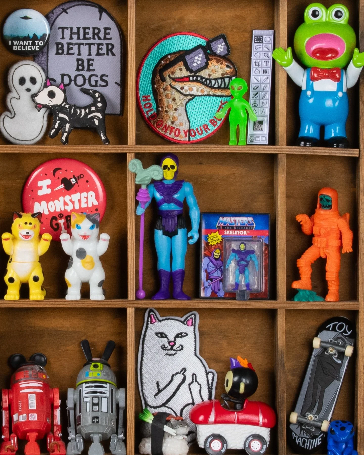 Shadowbox shelfie or trinket treasure trove? ✨