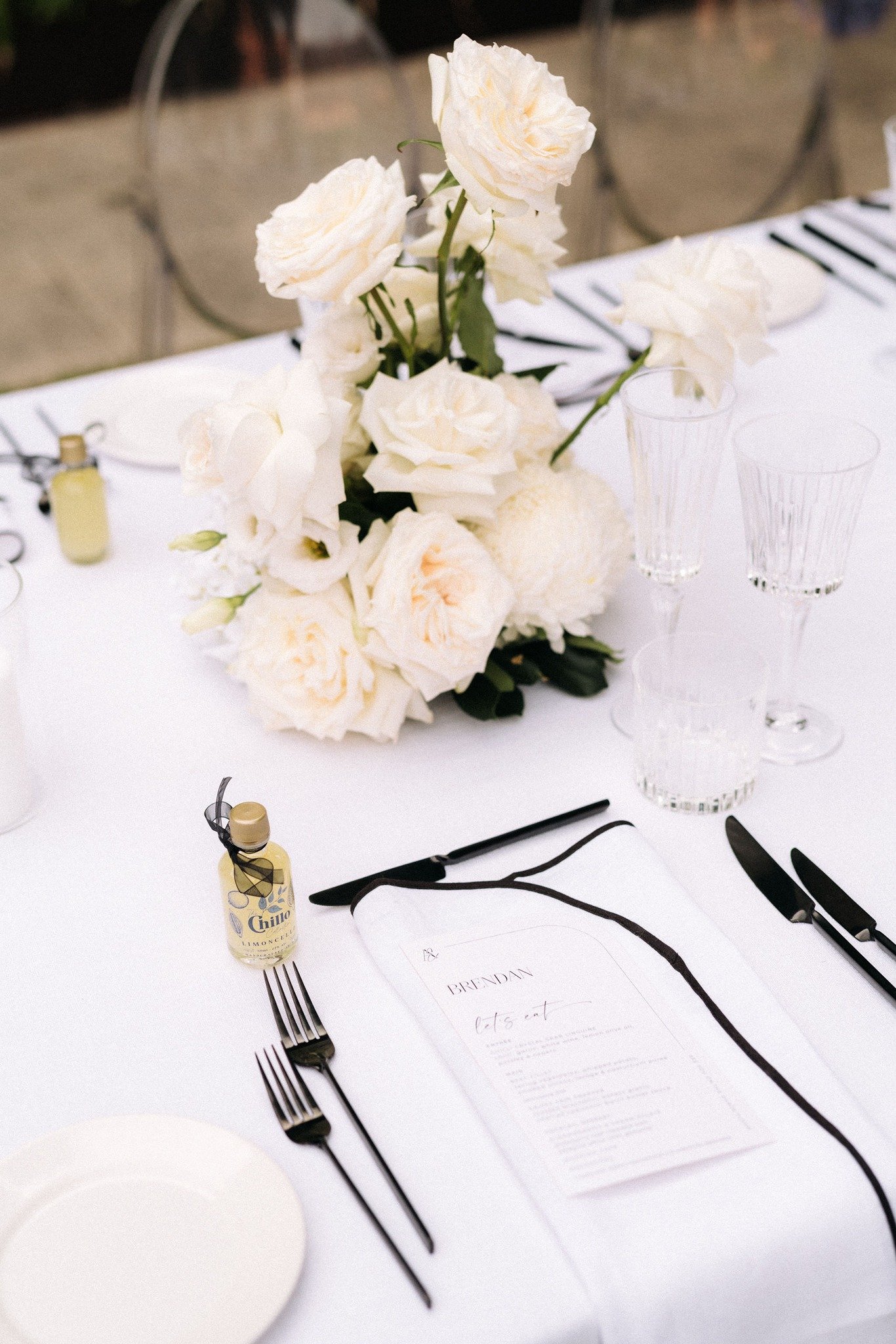 Details from one of our fave table settings of the season at one of our favourite venues @stgeorgescollegeperth 

Florals by @popfloralstudio 
Italiano Glassware &amp; Matte Black Cutlery by @hiresociety 
Napkin by @sideserve 
Limoncello by @chilloco