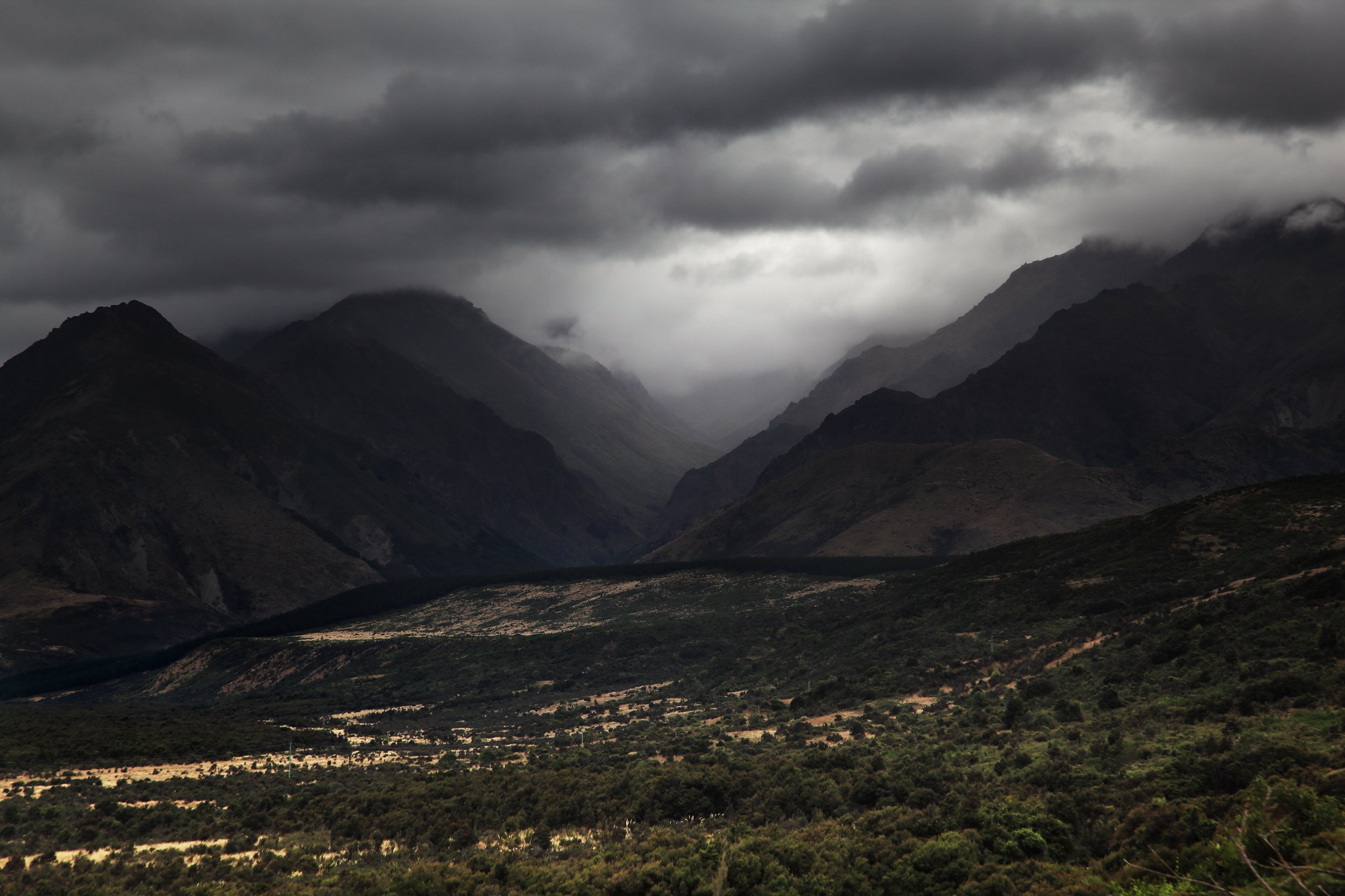 takitimu-mountains, by Ewen Charlton.jpg