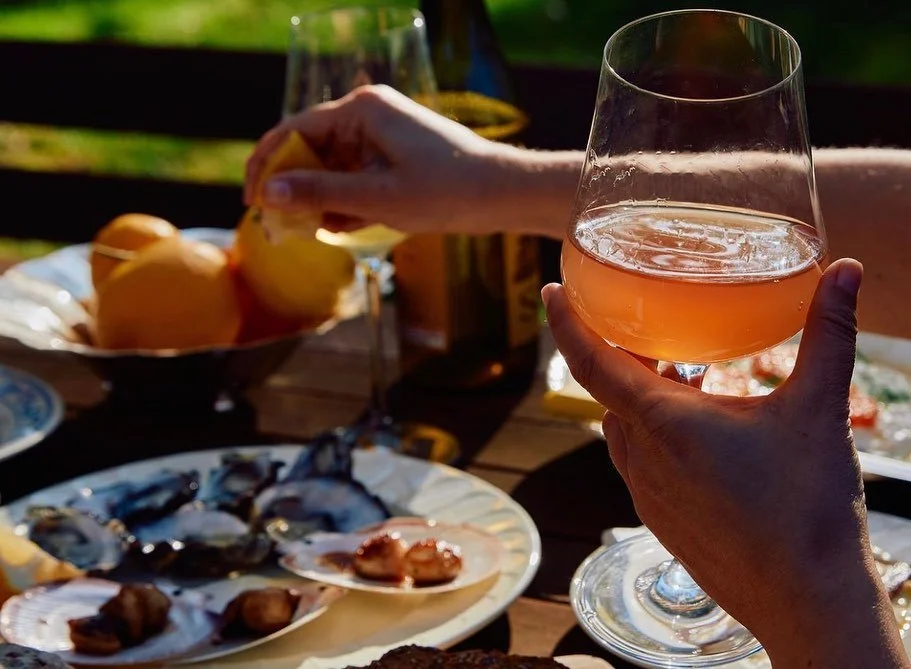 π· Are you ready to sip, explore and discover the best of Nillumbik this weekend?
With 9 of our boutique wineries open across the region, it’s the perfect excuse to hit the road, taste some incredible local drops, warm up by the fire, and expl