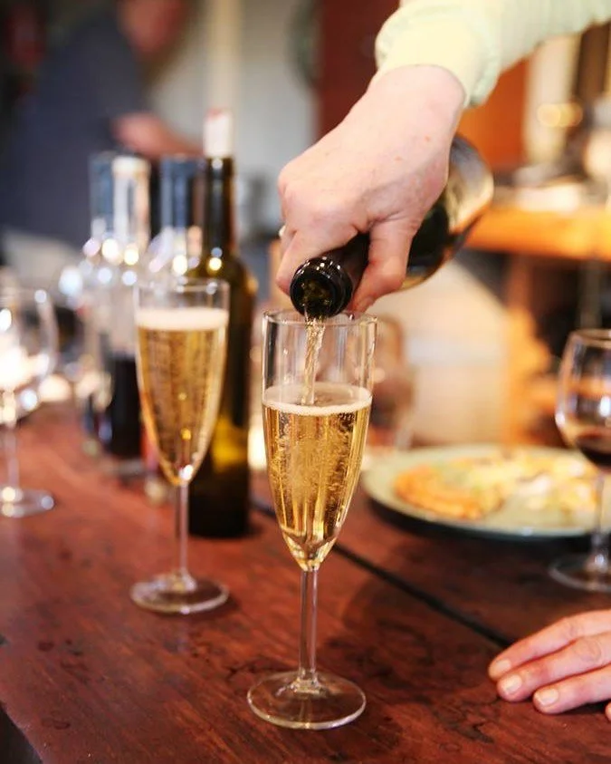 THIS WEEKEND is Open Cellars of Nillumbik Spring 2025! 🍇✨ Wondering where to start? One of our many recommended trails starts below: 

Saturday Trail:
🍷Start at @buttermans_track_wines to visit their world class gravity flow winery 
🍷 @hildebrand.