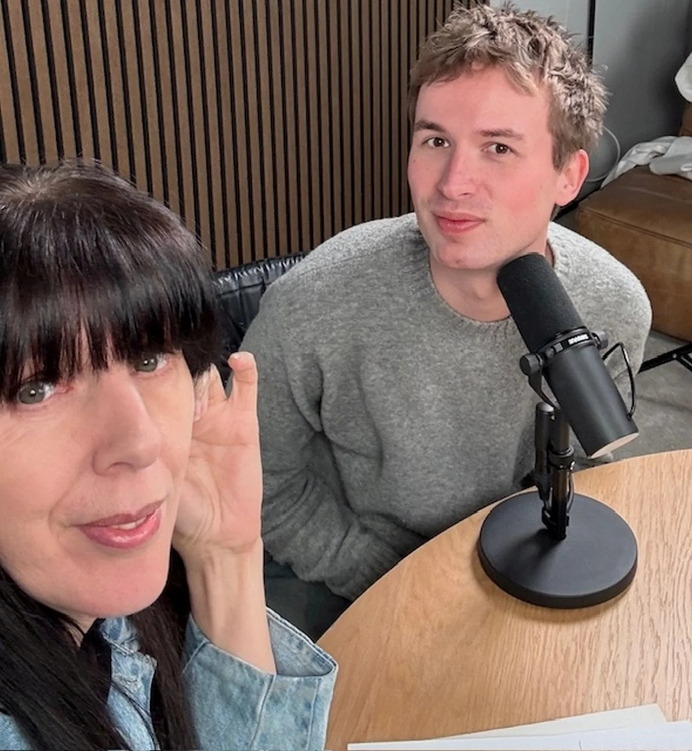 LUISTER NAAR PODCAST DE MODESHOW MET DE MENINGEN VAN MODEFANATEN GEORGETTE EN WOLTER