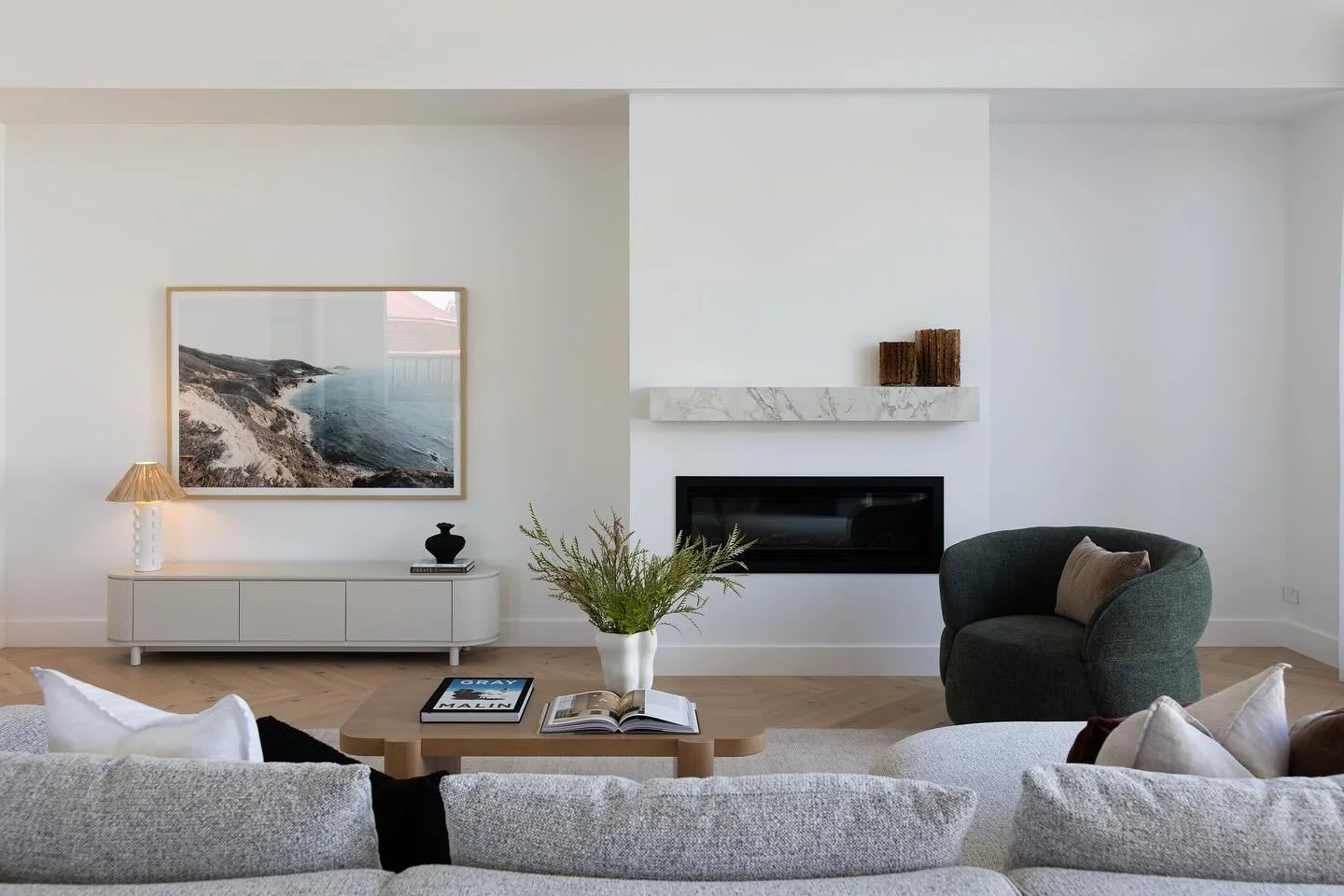 Just like everyone else, we&rsquo;re absolutely freezing today 🥶

So while we layer up and try to feel our fingers again, here&rsquo;s a look at the stunning main living space from our Klemm Homes project in St Peters - a little visual warmth to tak