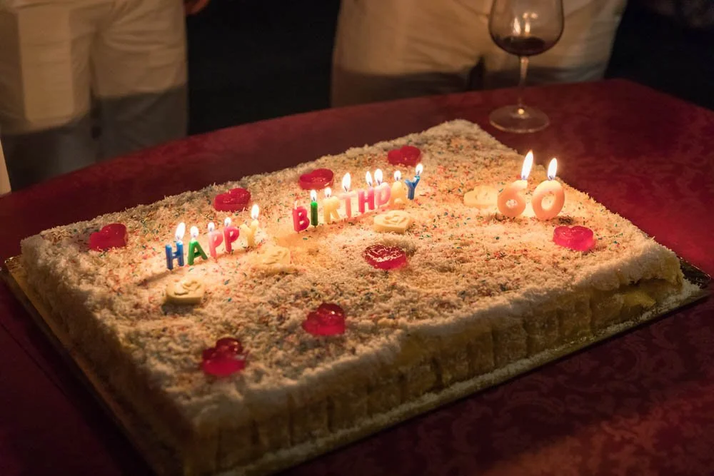 Bolo de aniversário 60 anos. Fotografia de eventos familiares. Ir para fotografia de eventos familiares