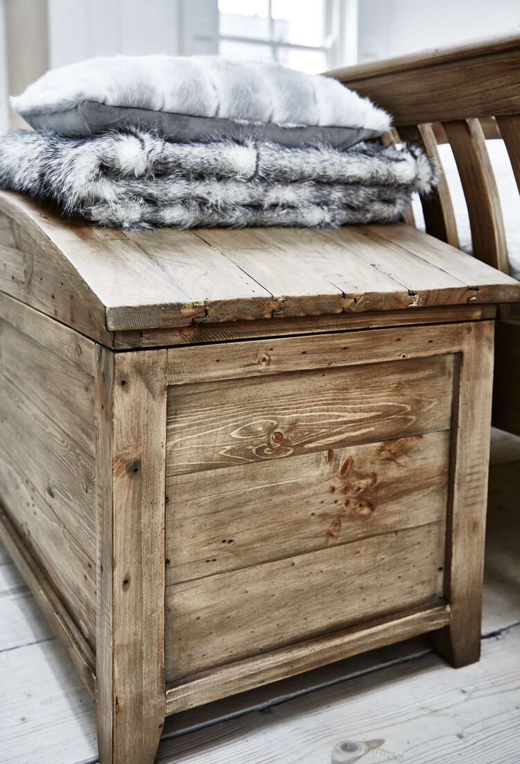 A blanket box is an ideal piece of furniture to keep in your bedroom. With storage versatility and a solid reclaimed wood exterior, this long lasting product is not just durable but it won’t lose it’s natural wooden allure as time passes. Your beddi…
