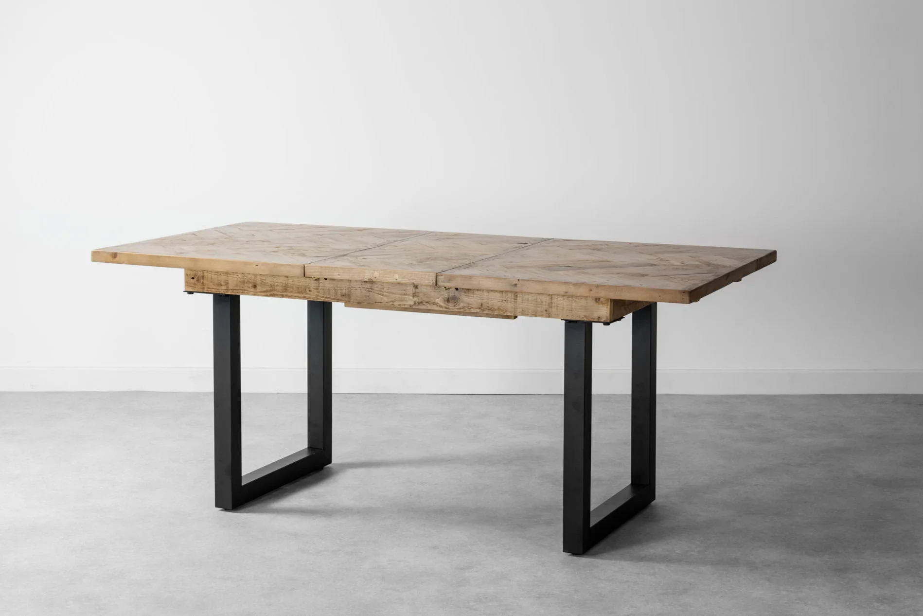 Tulsa Reclaimed Wood 140cm - 180cm Extending Dining Table Open