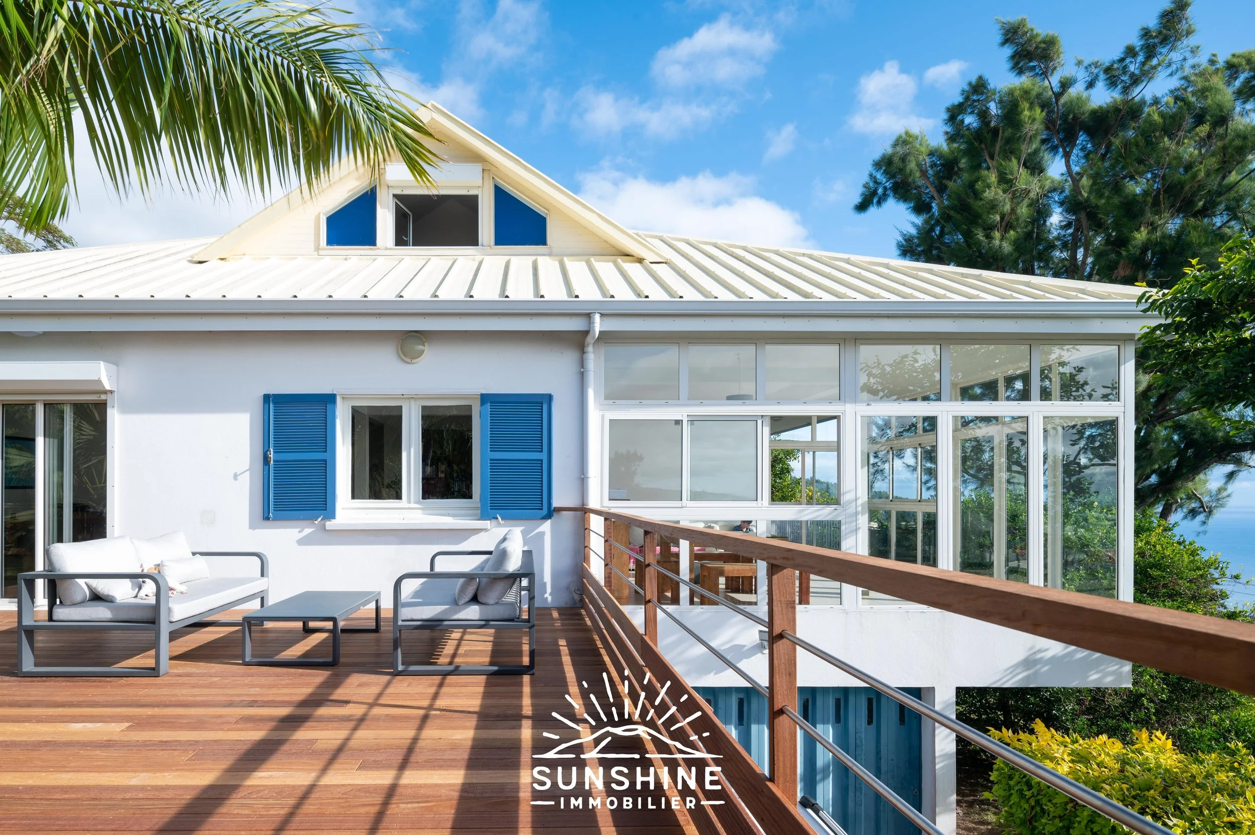 Villa 8-9 pièces et studio indépendant vue mer Bellepierre | VENDUE