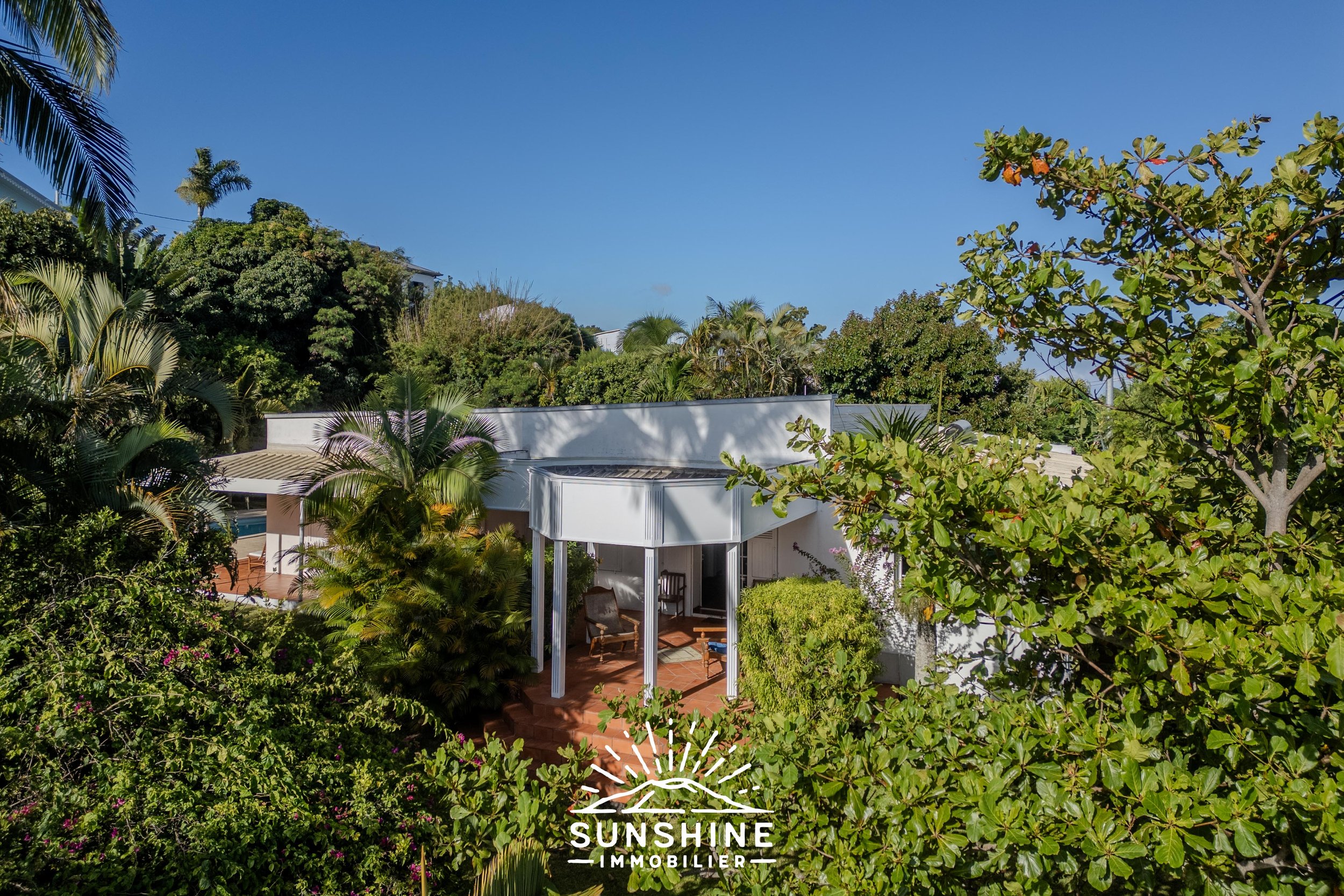 Villa familiale historique de plain-pied, piscine et dépendance La Montagne | 660 000 € FAI 