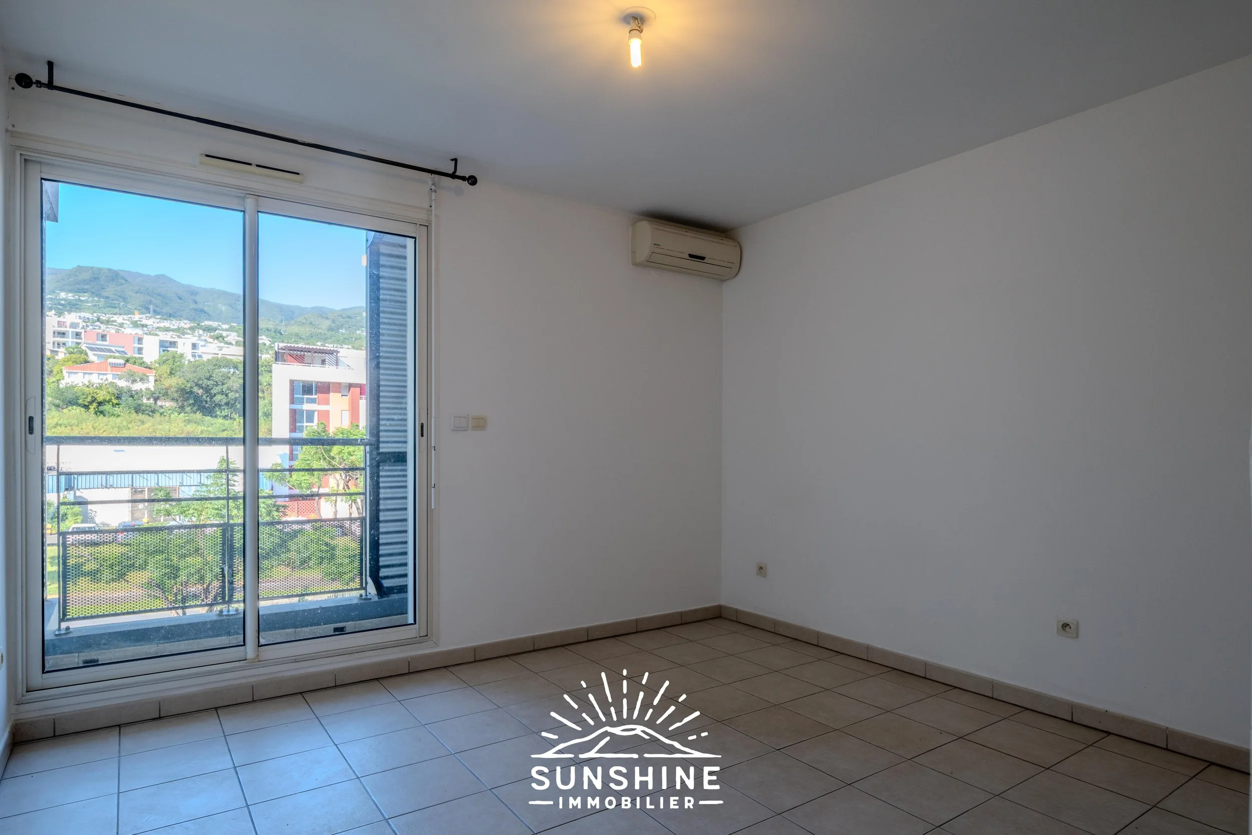 Appartement T1 avec terrasse, piscine et salle de sport Sainte Clotilde | Actuellement loué