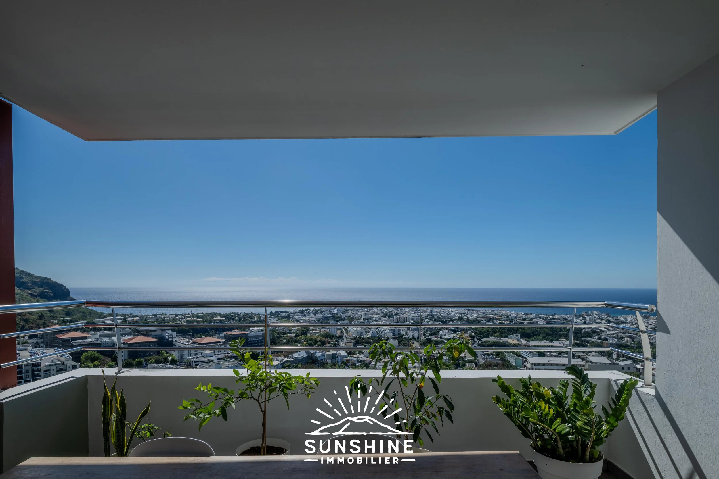 Appartement T4 meublé, parkings, vue mer &amp; montagne - Bellepierre | 1 690 € CC