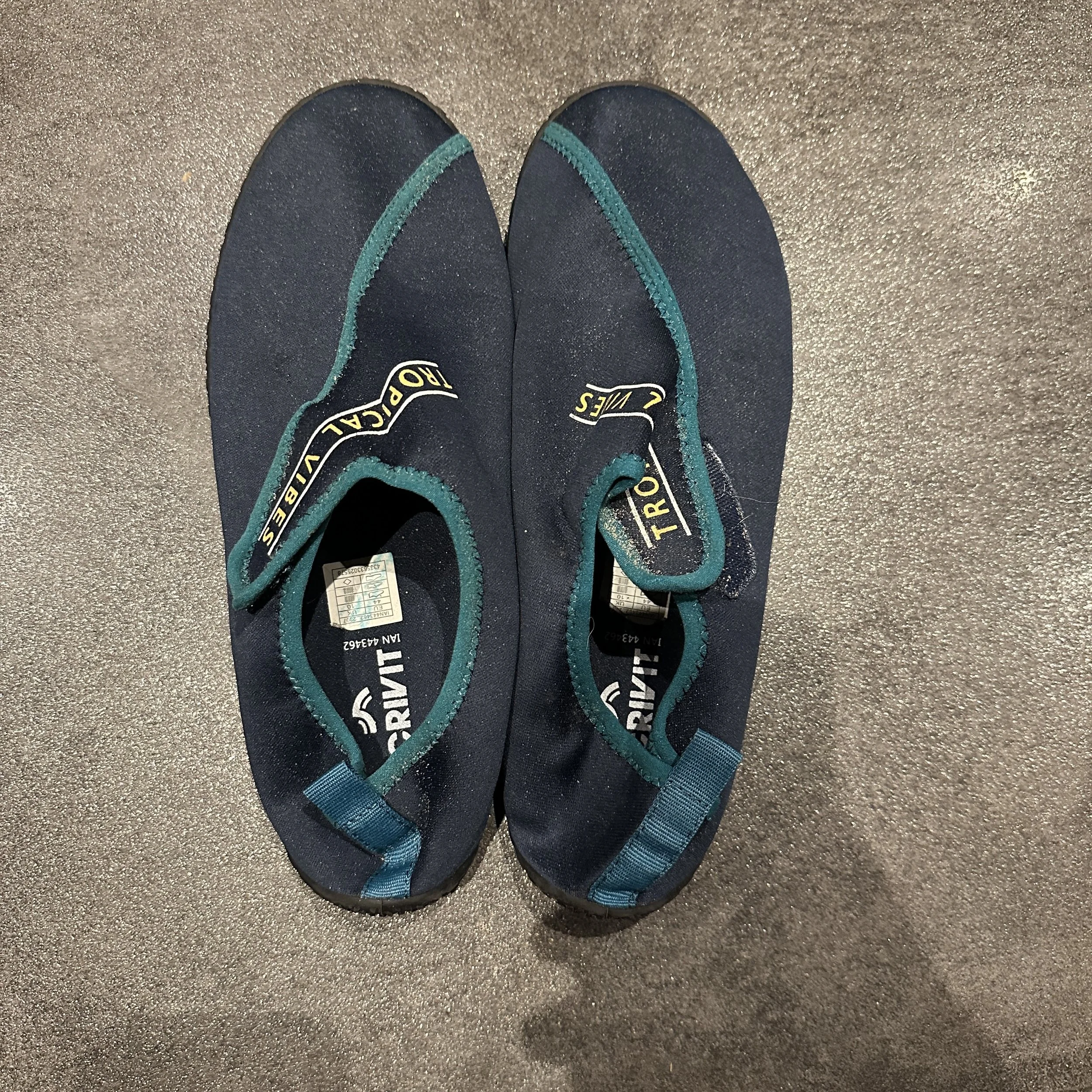 Item 31 - Wet Shoes Size uk 10