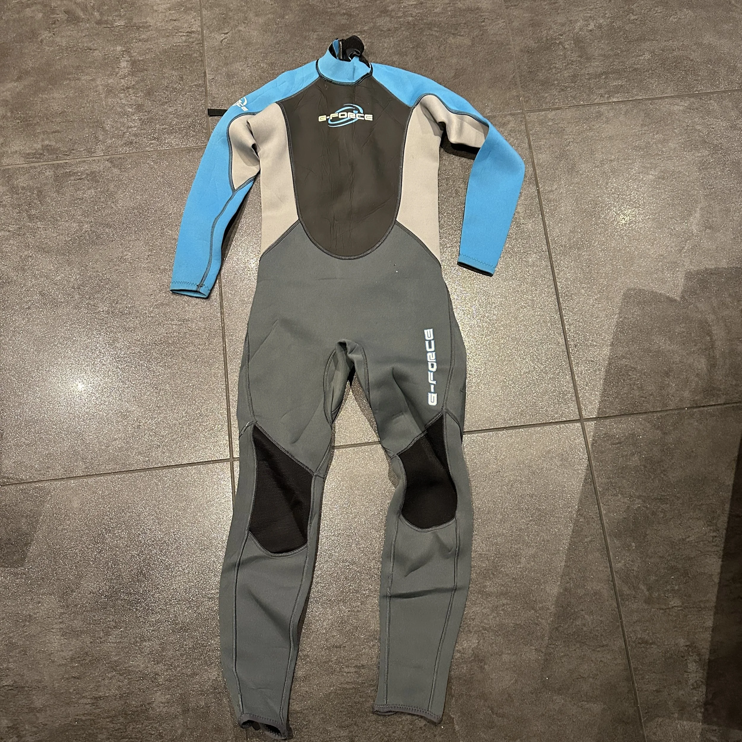 Item 34 - G Force Wet Suit Junior Large (Chest 74cm, Height 140cm)