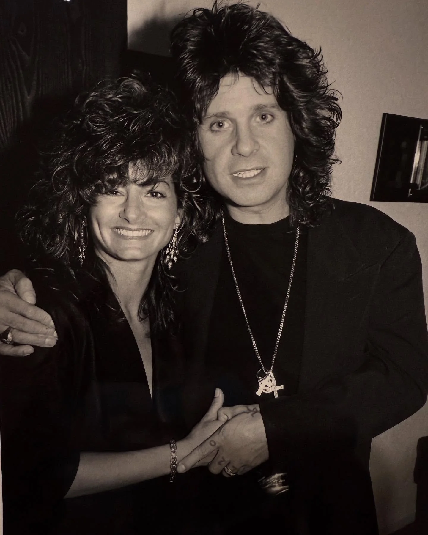 I loved working with this legend. #OzzyOsbourne
Thank you for the music, the madness, and the laughs - like the night you invited the entire Pacific Amphitheatre audience on stage. Pure chaos, pure Ozzy. Still one of the funniest nights of my life.
Y