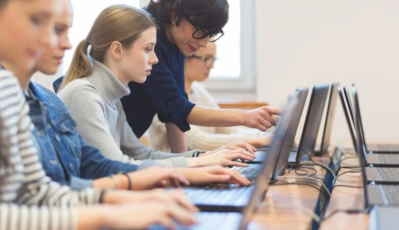 ENTENDA O QUE É A EDUCAÇÃO 4.0 E QUAIS AS VANTAGENS DESSE MODELO!