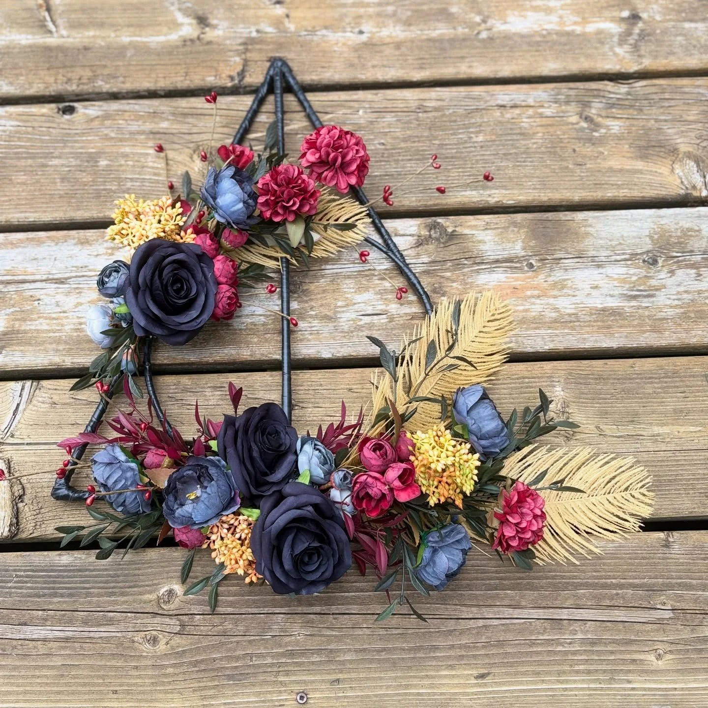 It’s spooky season, and this Harry Potter custom order wreath set was something new for me! How did I do?  #harrypotterdecor #doorwreaths #doubledoorwreaths #silkflowers #fauxflowers #halloweendecorating #handmadedecor #floraldesignersofinstagr