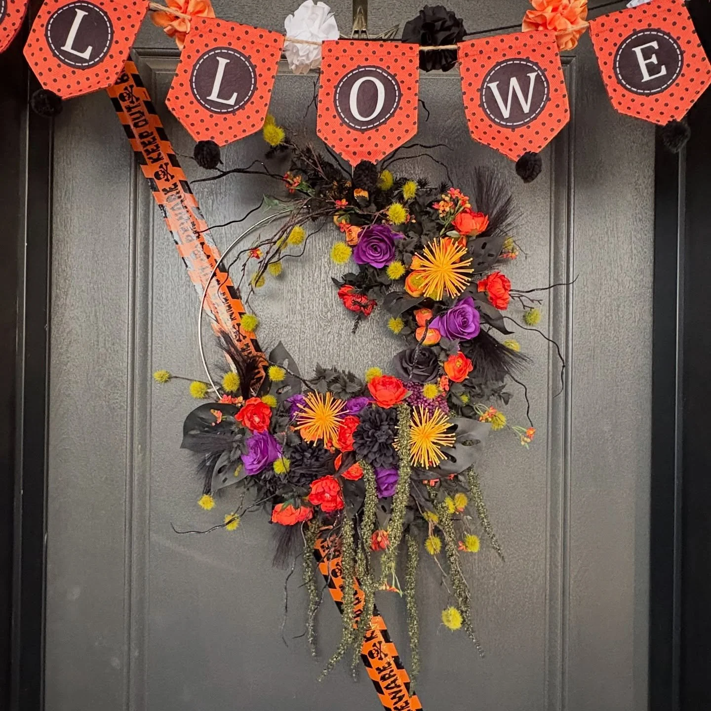 Happy Halloween! 

#wreathmaker #customorders #silkflowers #frontporchdecor #hoopwreath #oneofakinddecor #uniquedecor #doorwreath