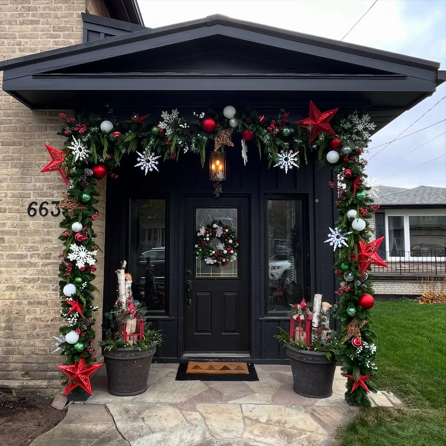 Can&rsquo;t believe this install happened a year ago! Feels like just yesterday. Had a blast working with @honey.hill.farm, @lvz_design and @emilyhulshof.realestate decorating for last year&rsquo;s Christmas tour!