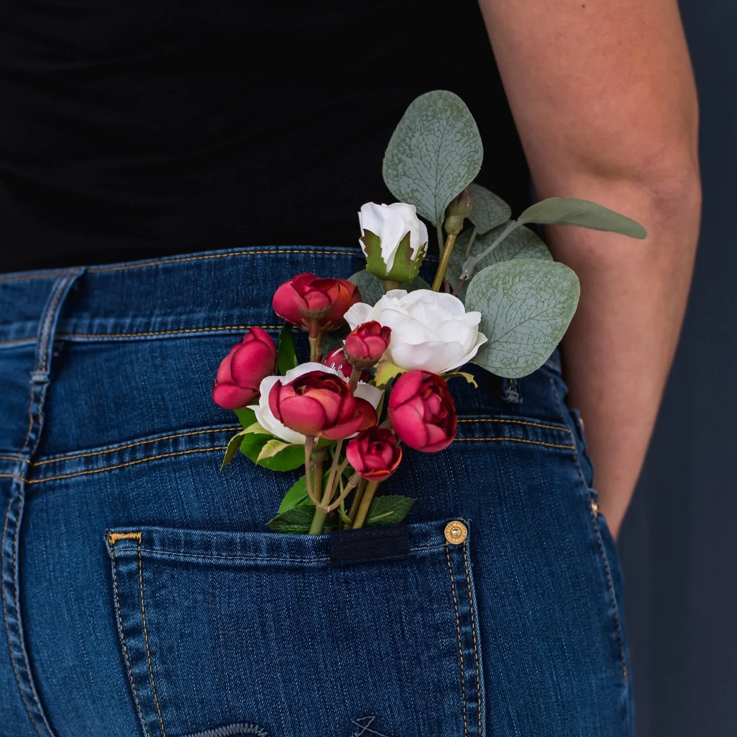 Some exciting news coming soon&hellip; 

#annoucement #handmadeinontario #canadianmaker #doorwreaths #flowersformom