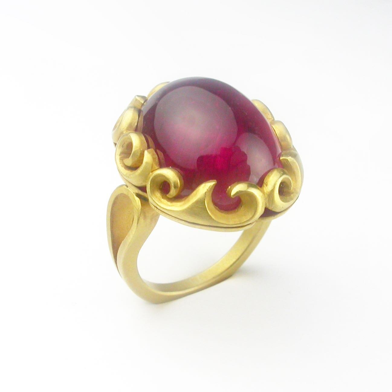 Beautiful rubellite tourmaline in gold carved mount. What a stone!
.
.
#tourmaline #ring #rings #ringoftheday #neverenoughrings #jewelry #jewellery #jewelrygram #jewellerygram #finejewelry #finejewellery #jewelrydesign #jewellerydesign #jewelrylover 