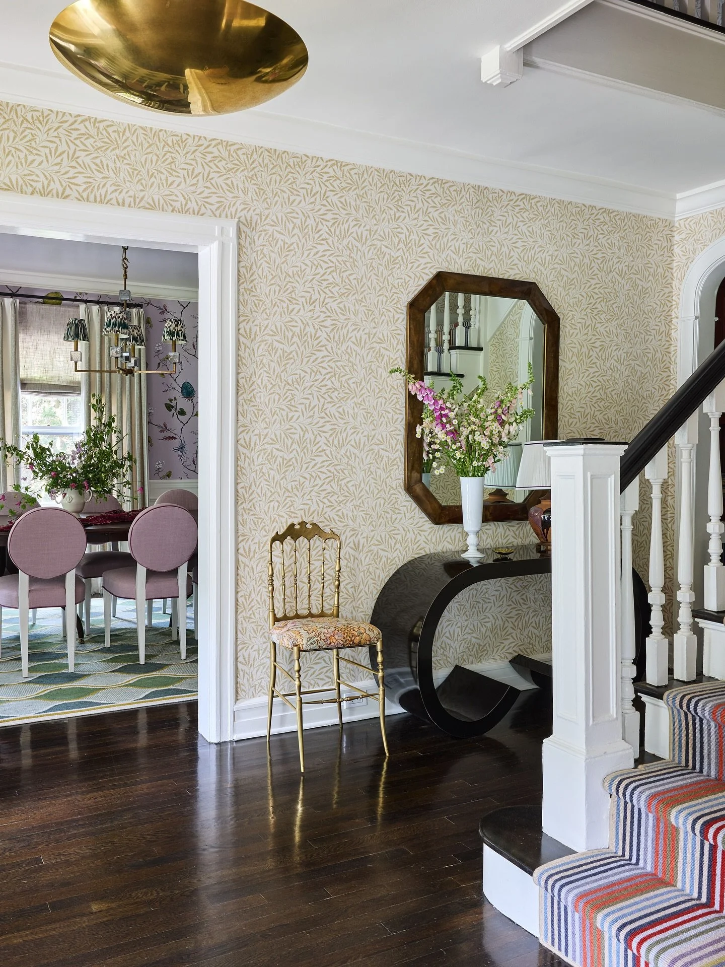 The foyer sets the tone for the rest of the house as well as the family that lives there. This striped runner and subtly patterned wallpaper say sophisticated but fun. They also play well with the dining room next door.
📷 @kirstenrfrancis