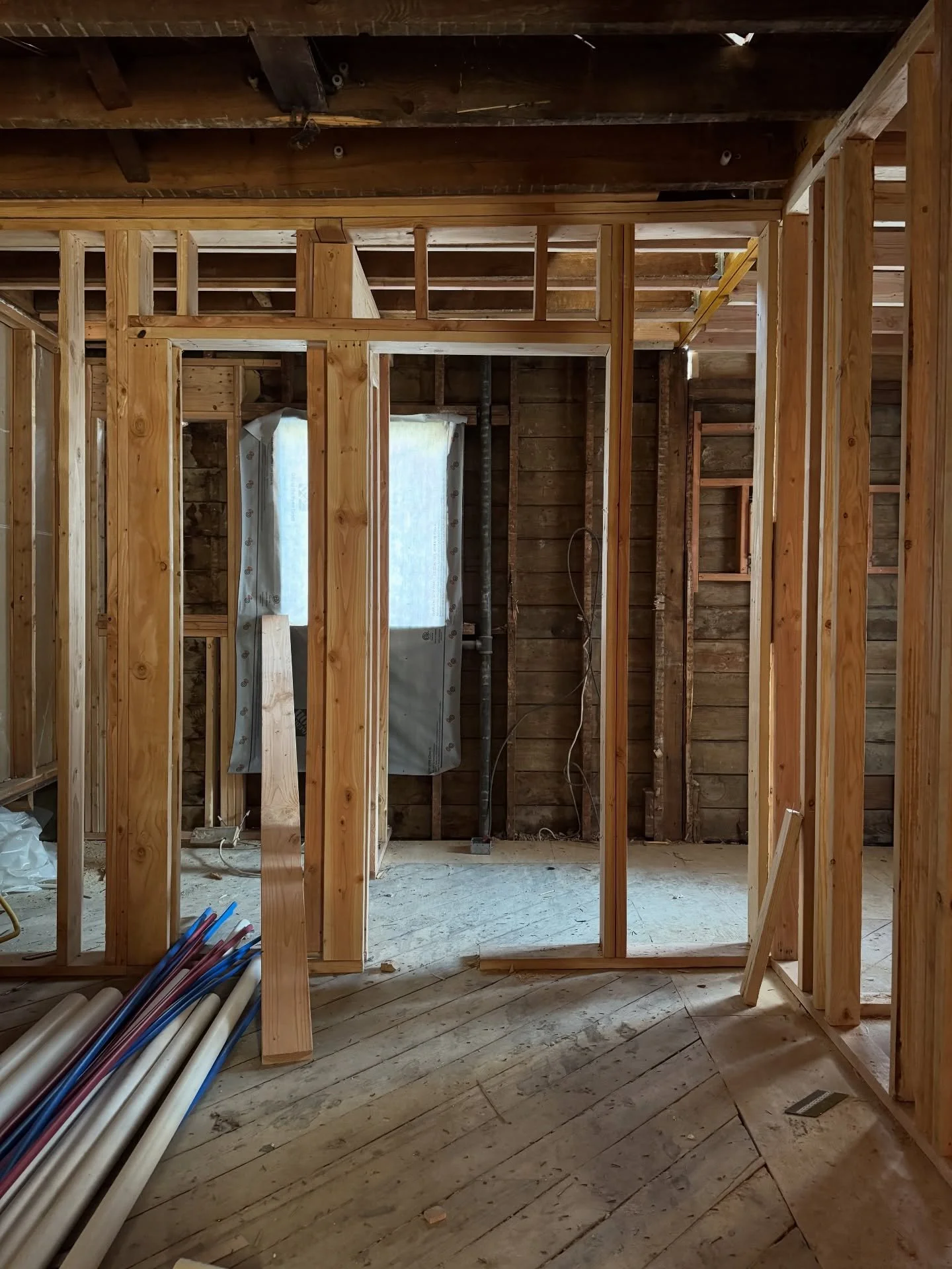 So I know this is not the prettiest picture (altho how pretty is the light) to live on the grid but I have a point. This is the wall between my breakfast room and mudroom. I&rsquo;m planning to install a pretty transom window and side light around th