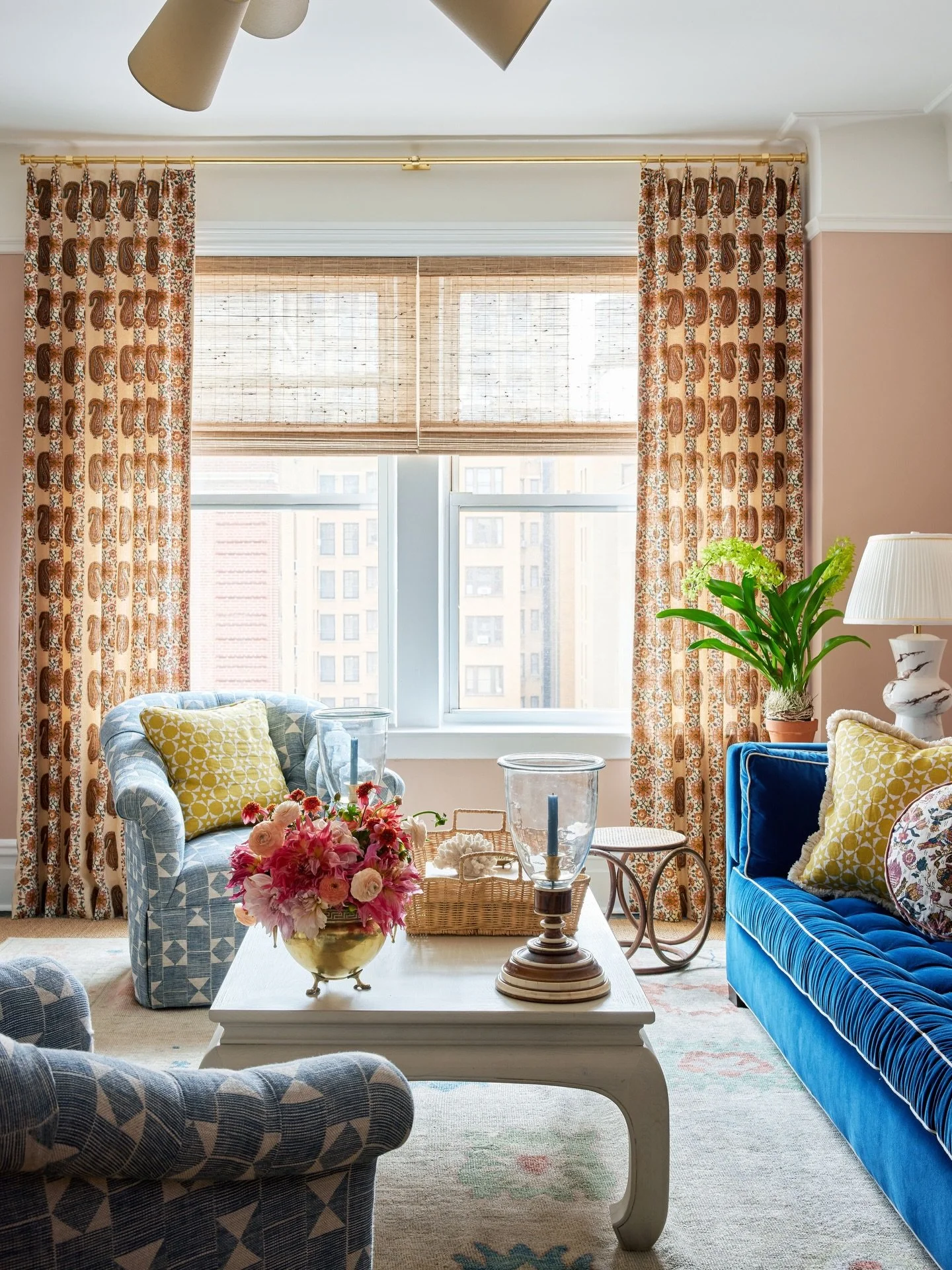 Still my favorite living room. The color palette, the mix of furniture, the built-ins and mantel that look like they&rsquo;ve always been there. As featured in @housebeautiful over two years ago! 
📷 @kirstenrfrancis 
🌸 @lucybamman
