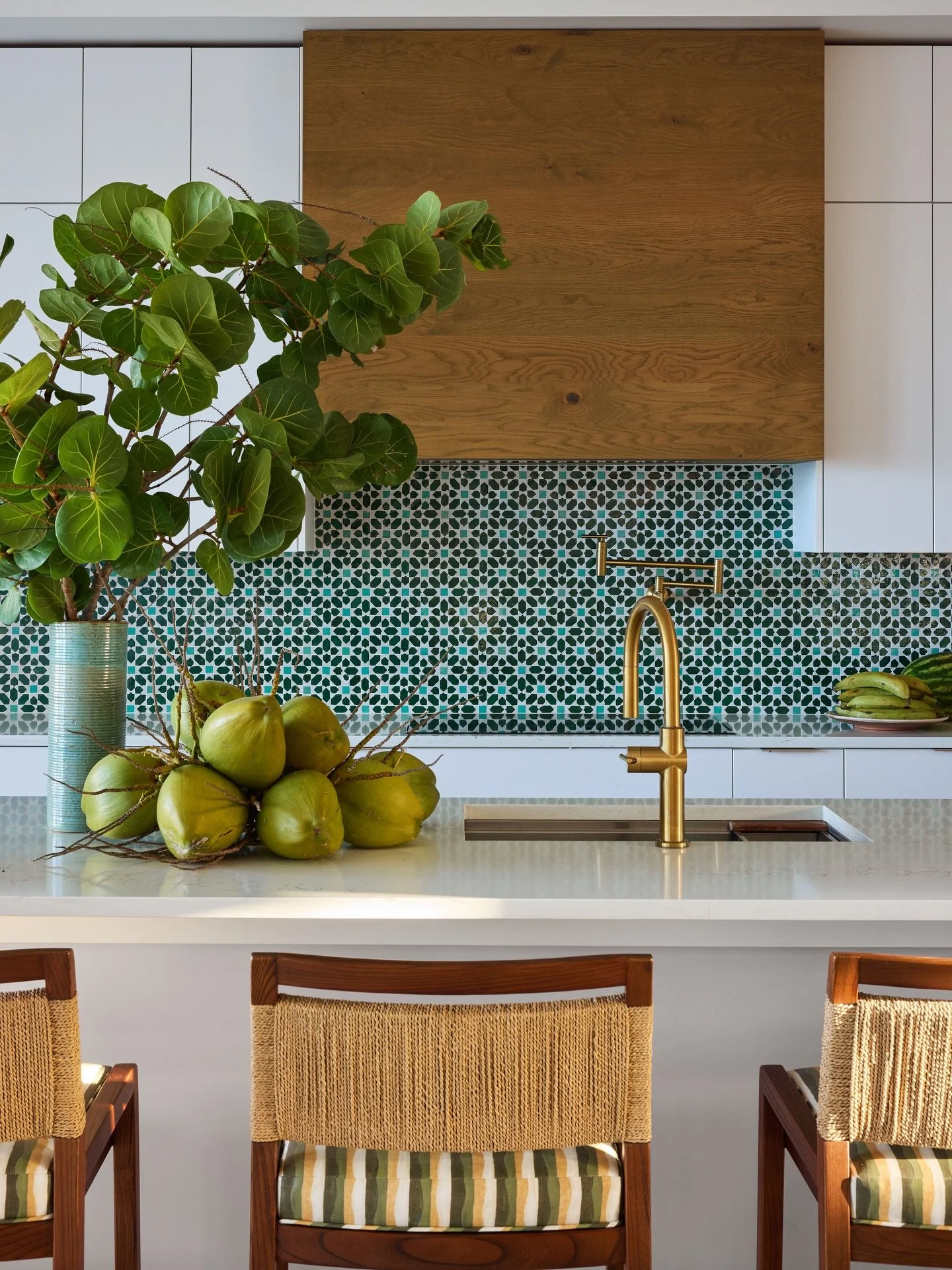 Putting a lime in the coconut and calling the week. 🍋&zwj;🟩🥥🥱
📷 @kirstenrfrancis 
🥥 @anthony_amiano